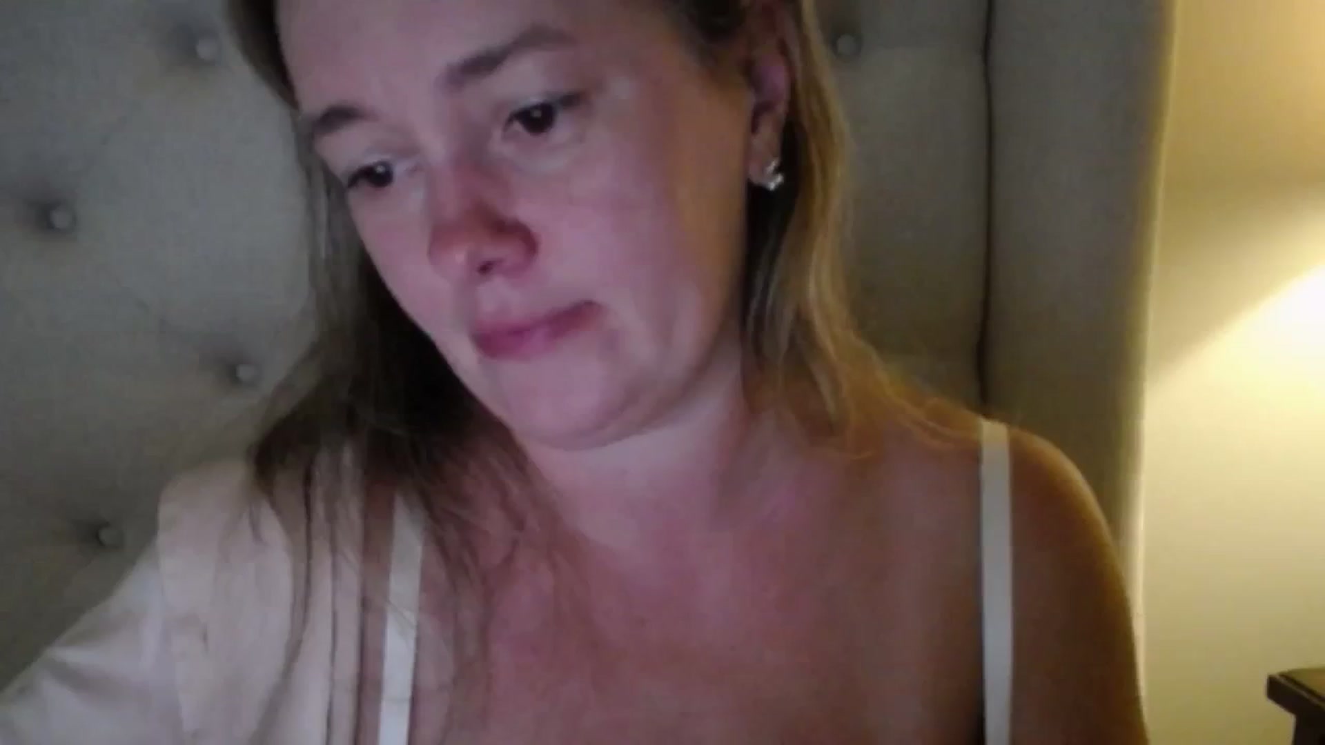 J0llye video thumbnail