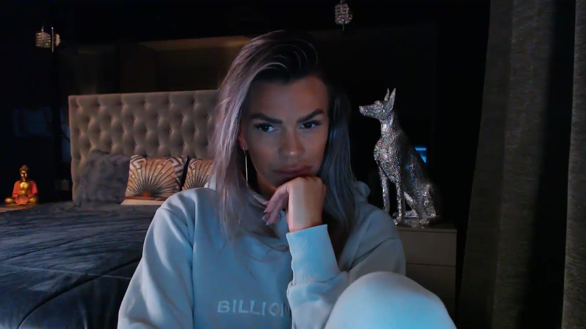 D_y_y video thumbnail