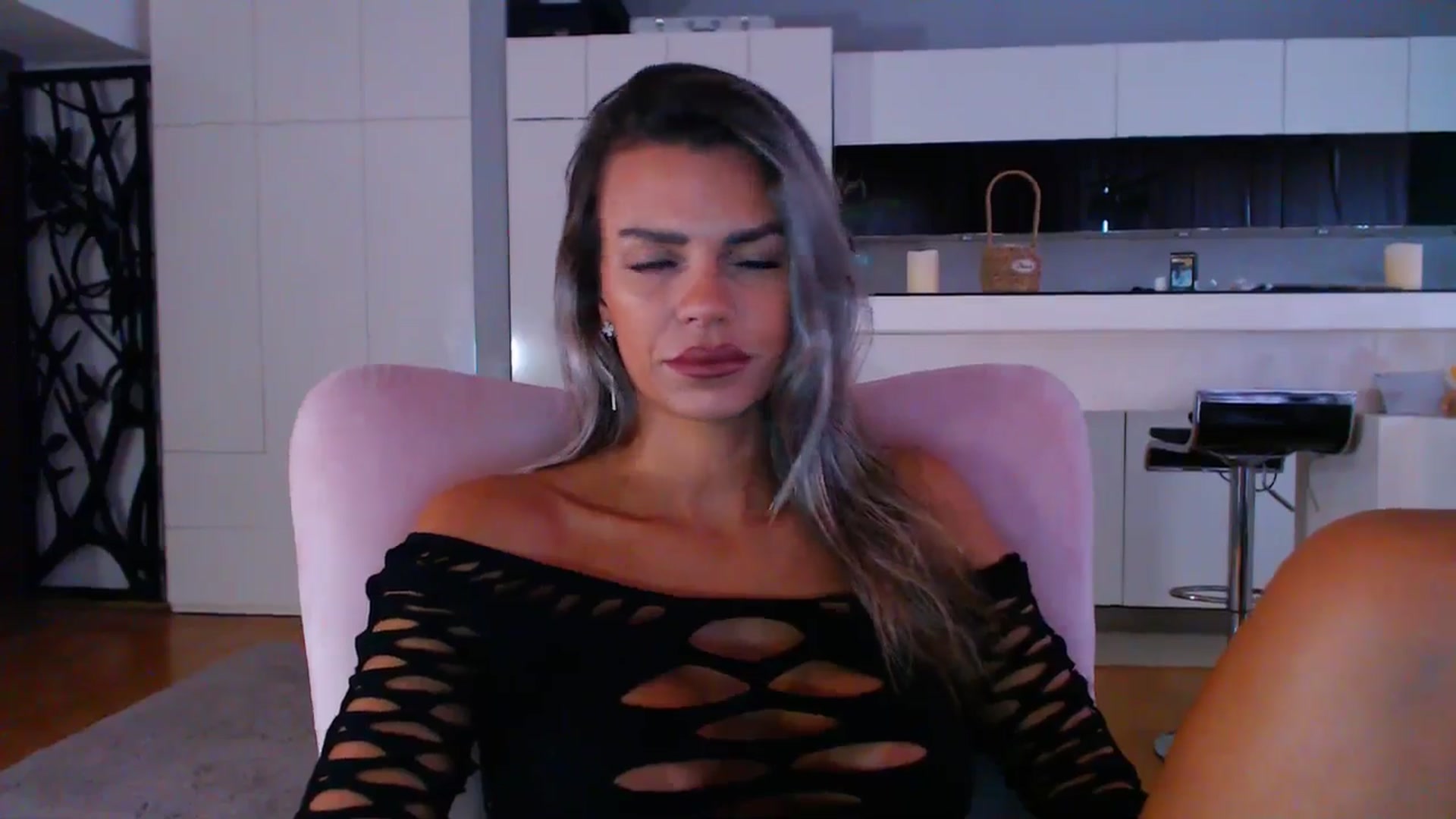 D_y_y video thumbnail