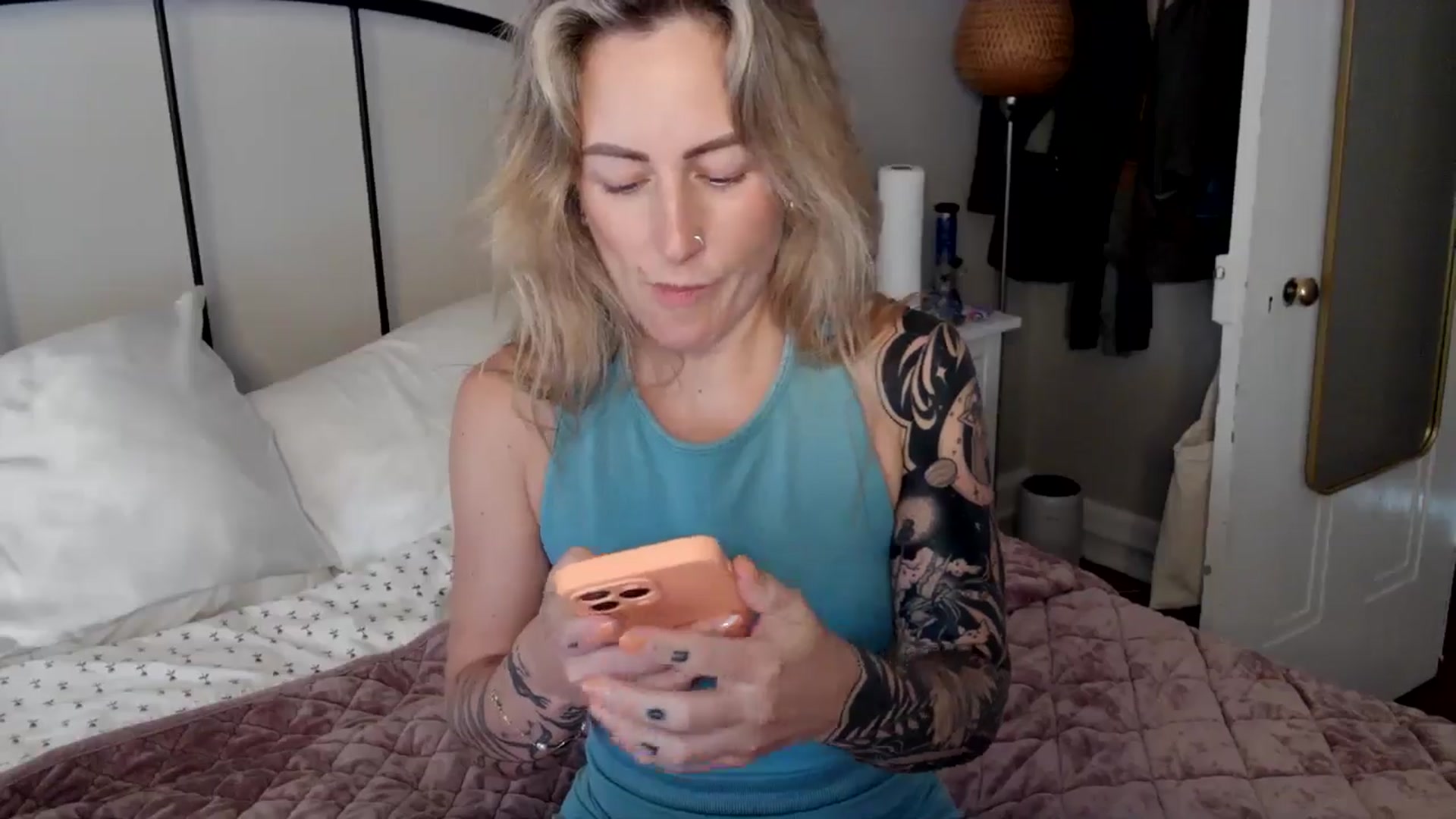 Lena_bee video thumbnail