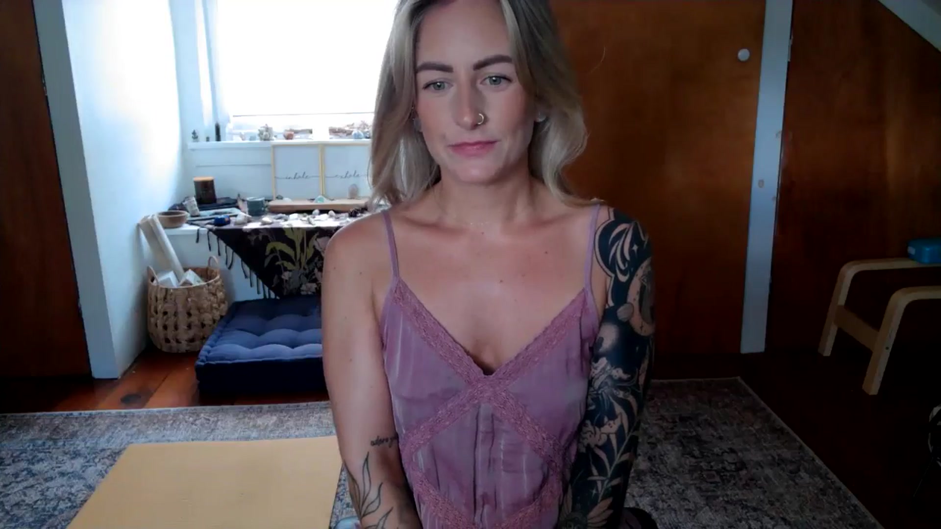 Lena_bee video thumbnail