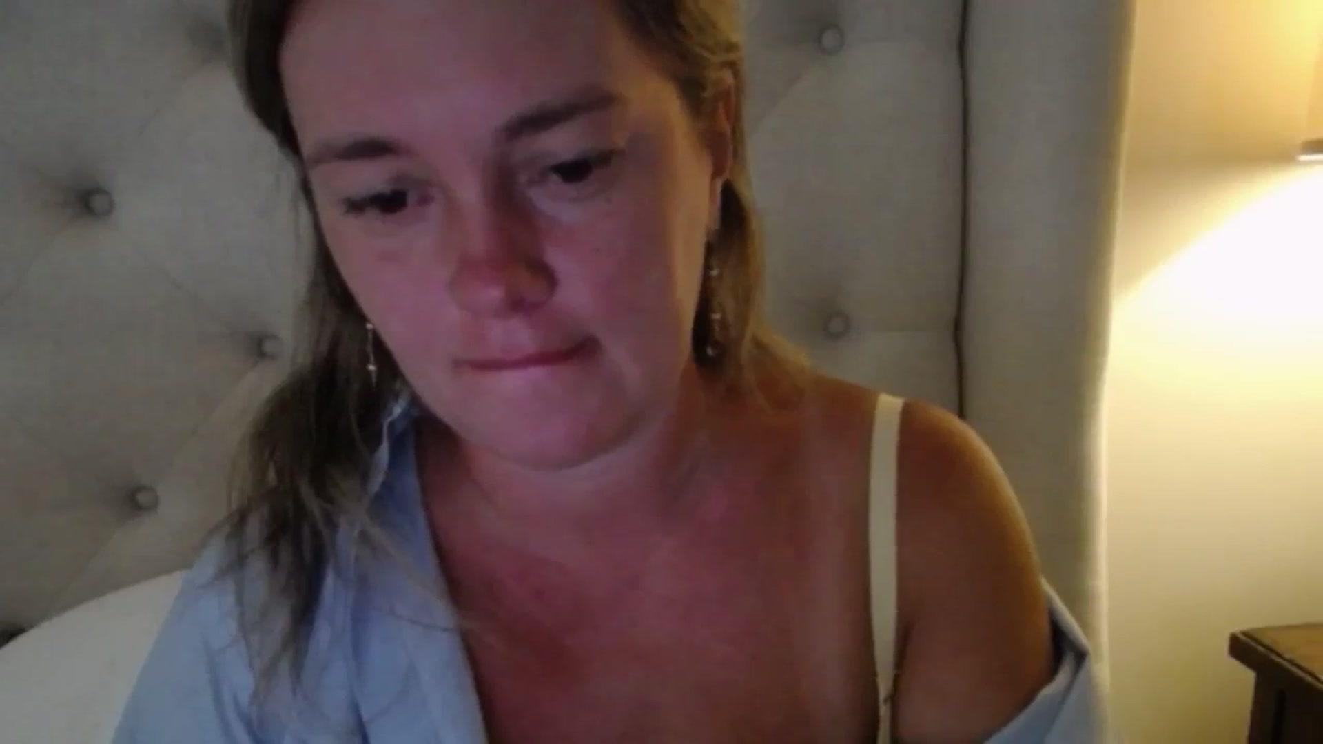 J0llye video thumbnail