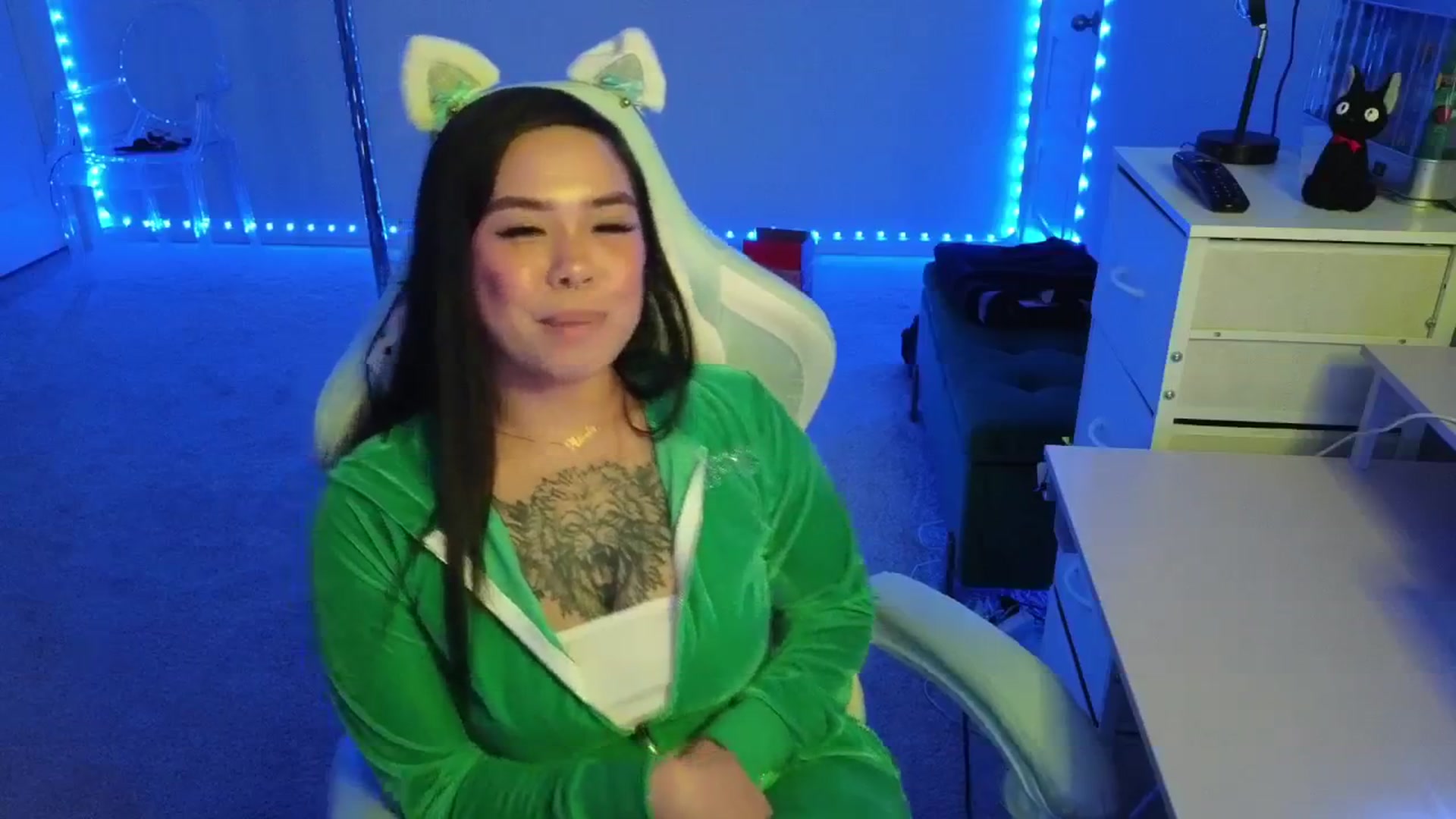 dolllface video thumbnail