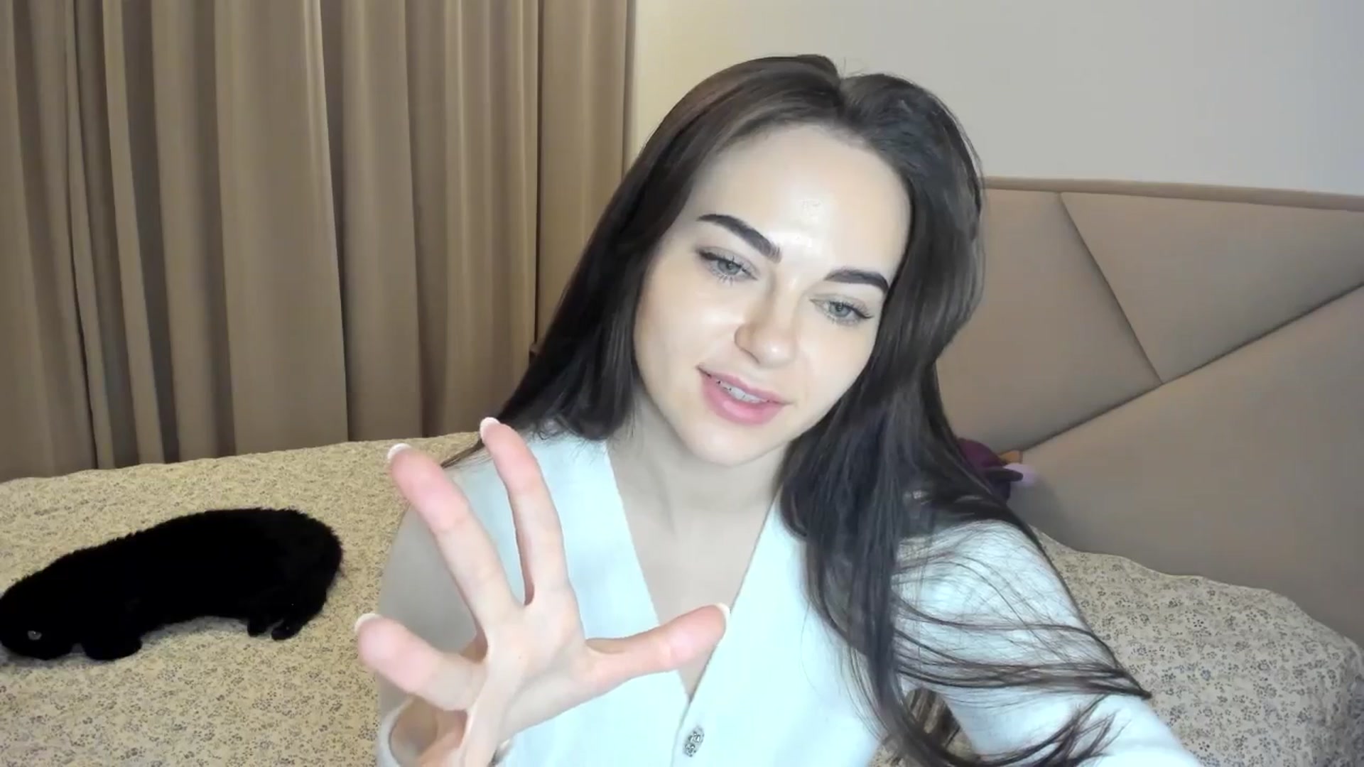 BeeTheQueen video thumbnail