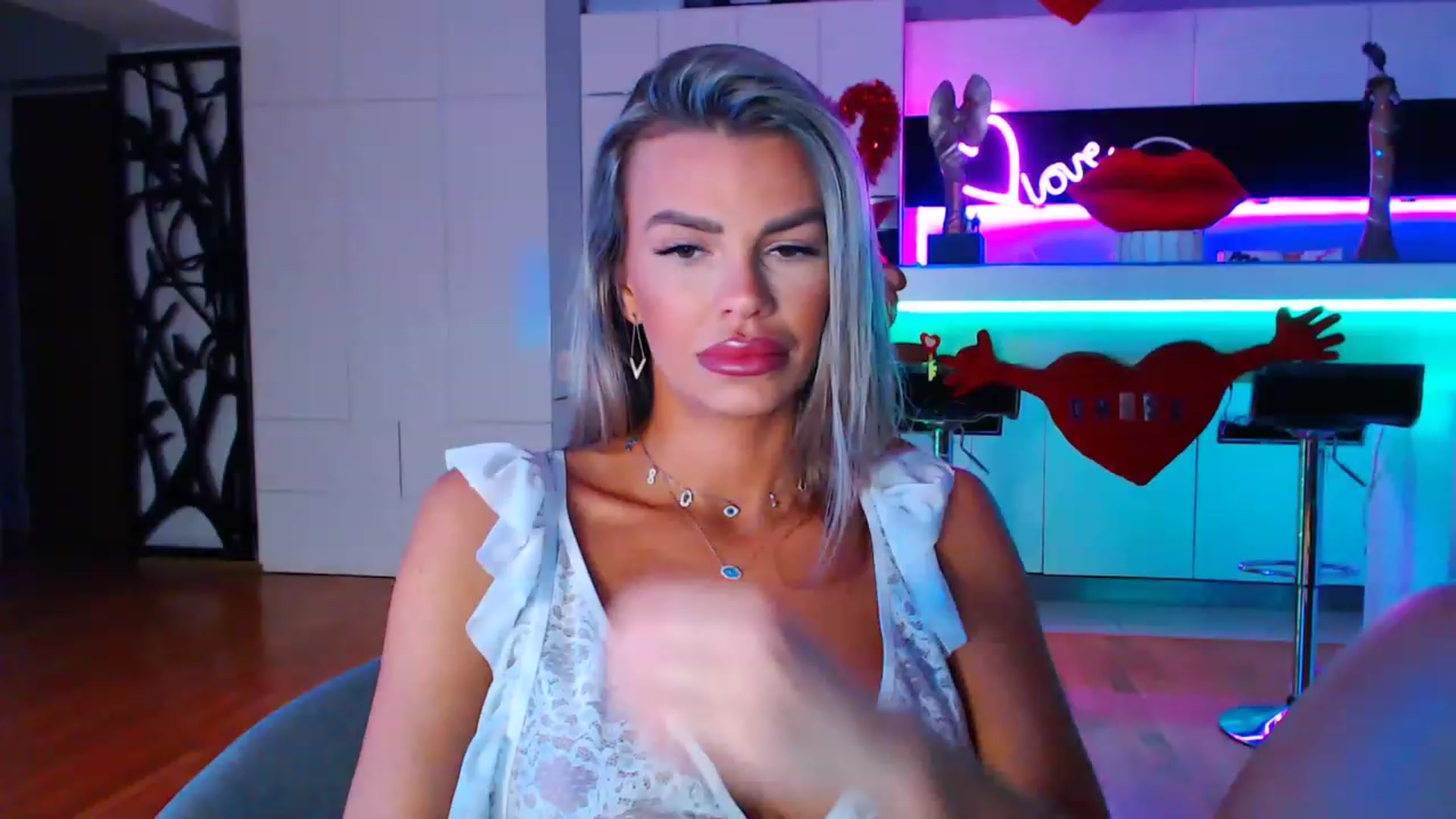 D_y_y video thumbnail