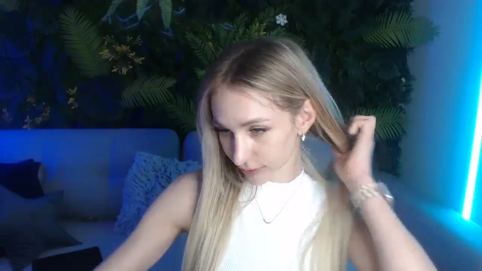 Horny_Blond video thumbnail