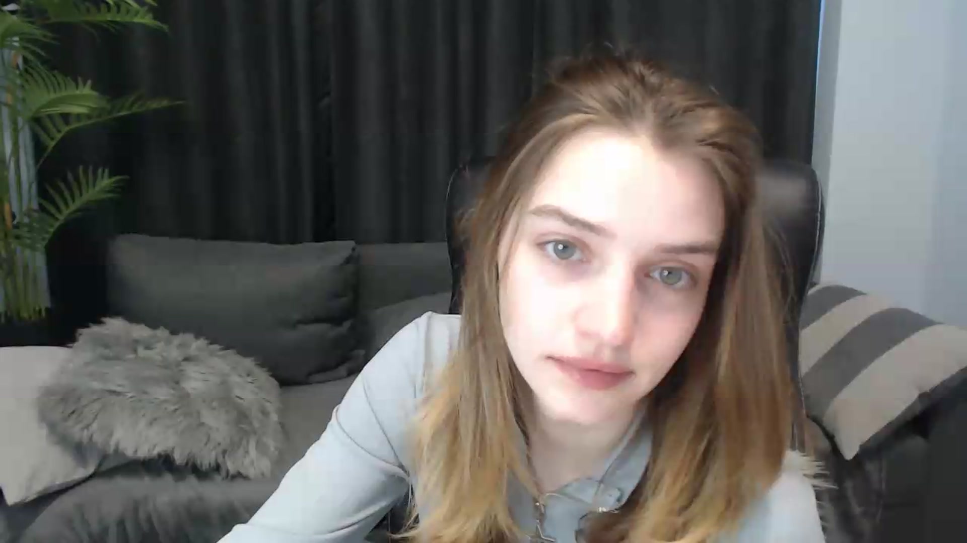 LaraMinx video thumbnail