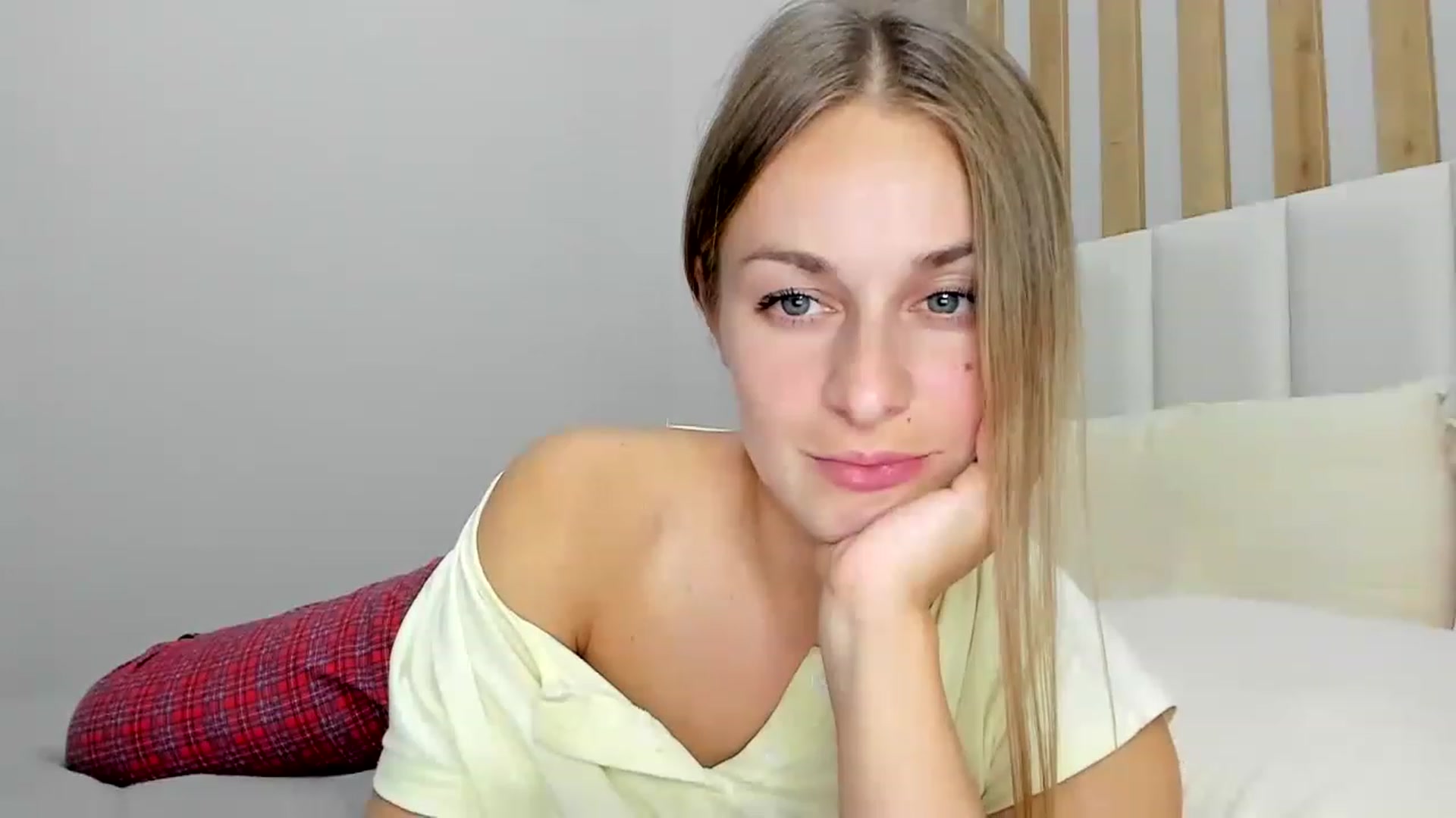 regular_girl video thumbnail