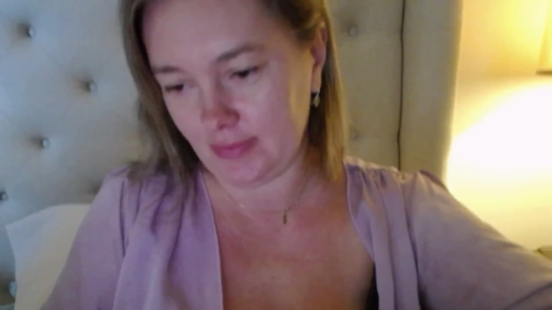 J0llye video thumbnail