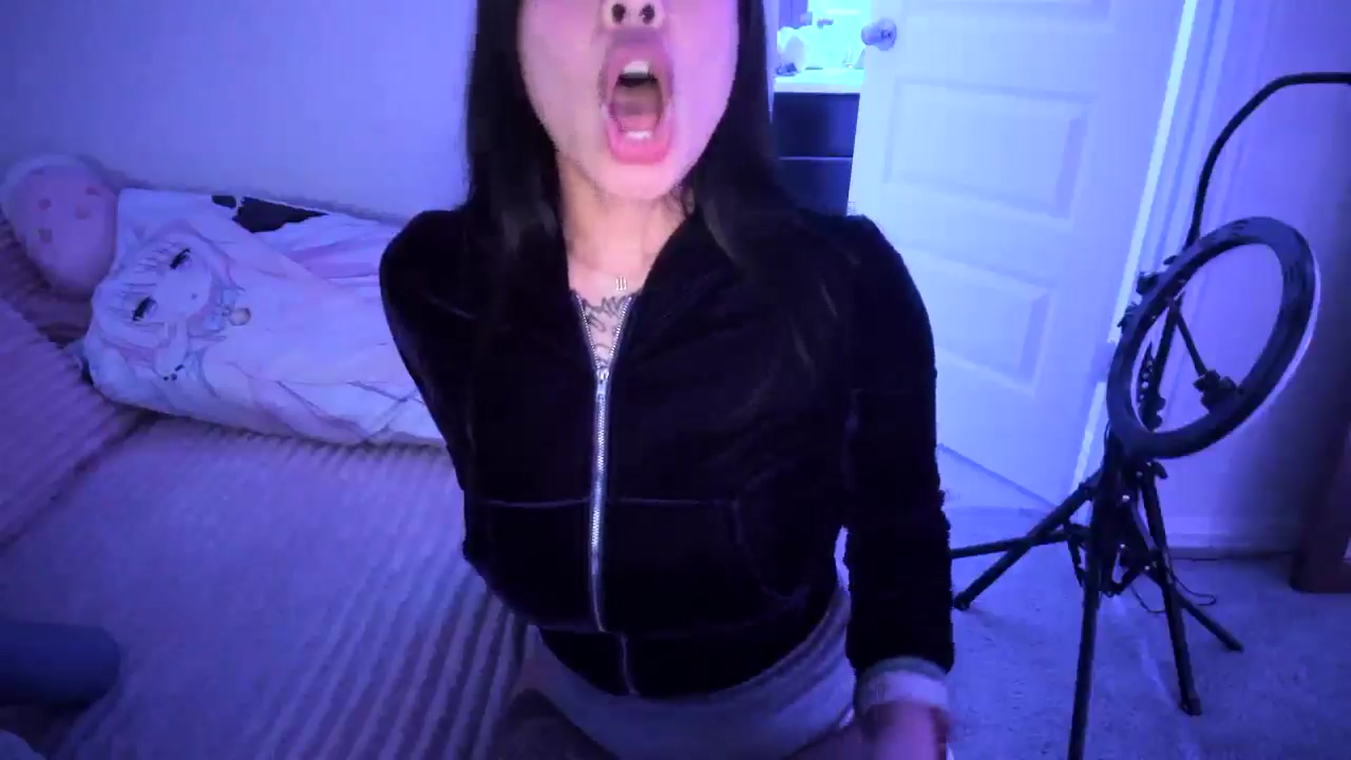 dolllface video thumbnail