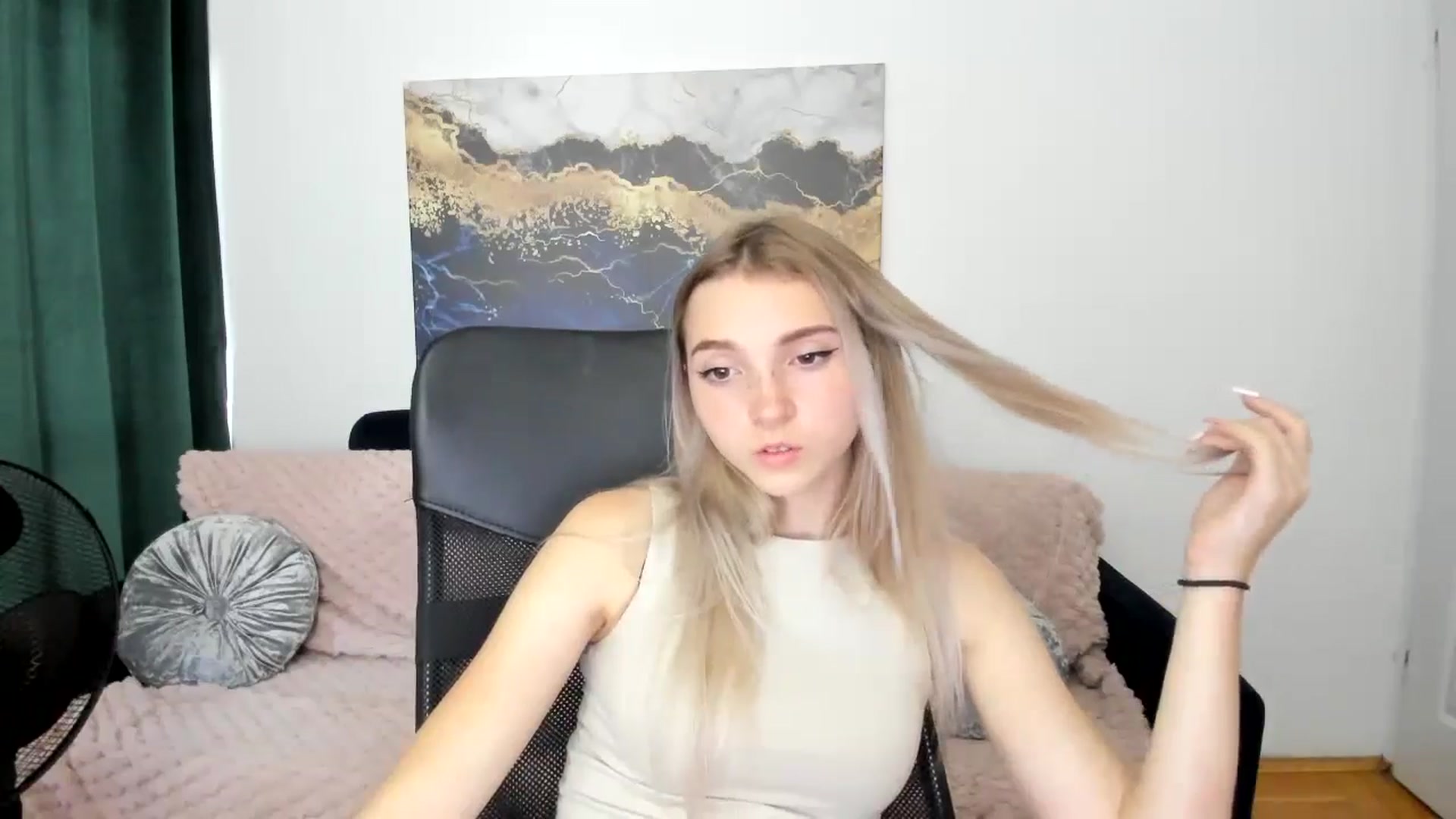 Daisyy video thumbnail