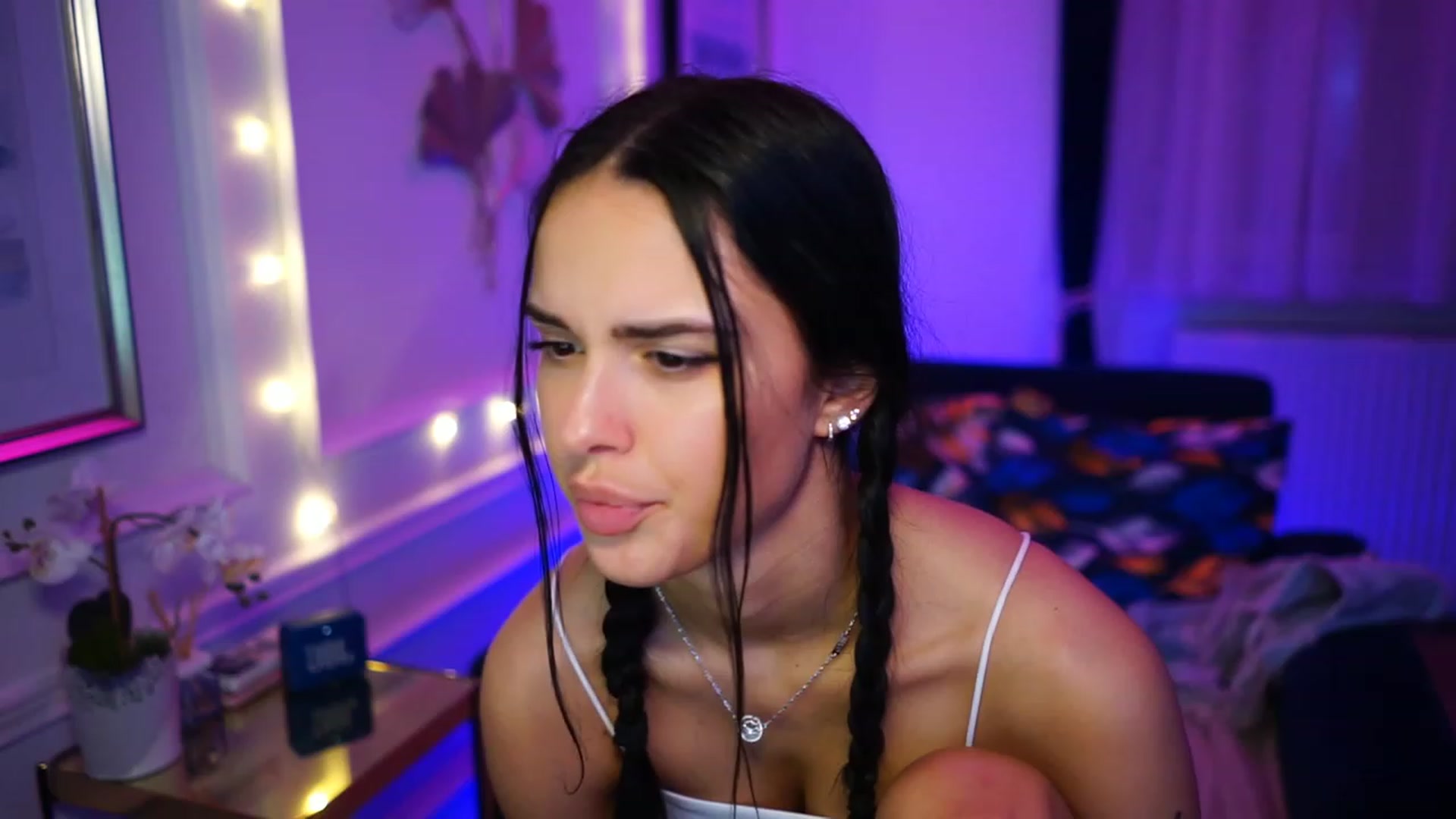 cinnabellee video thumbnail