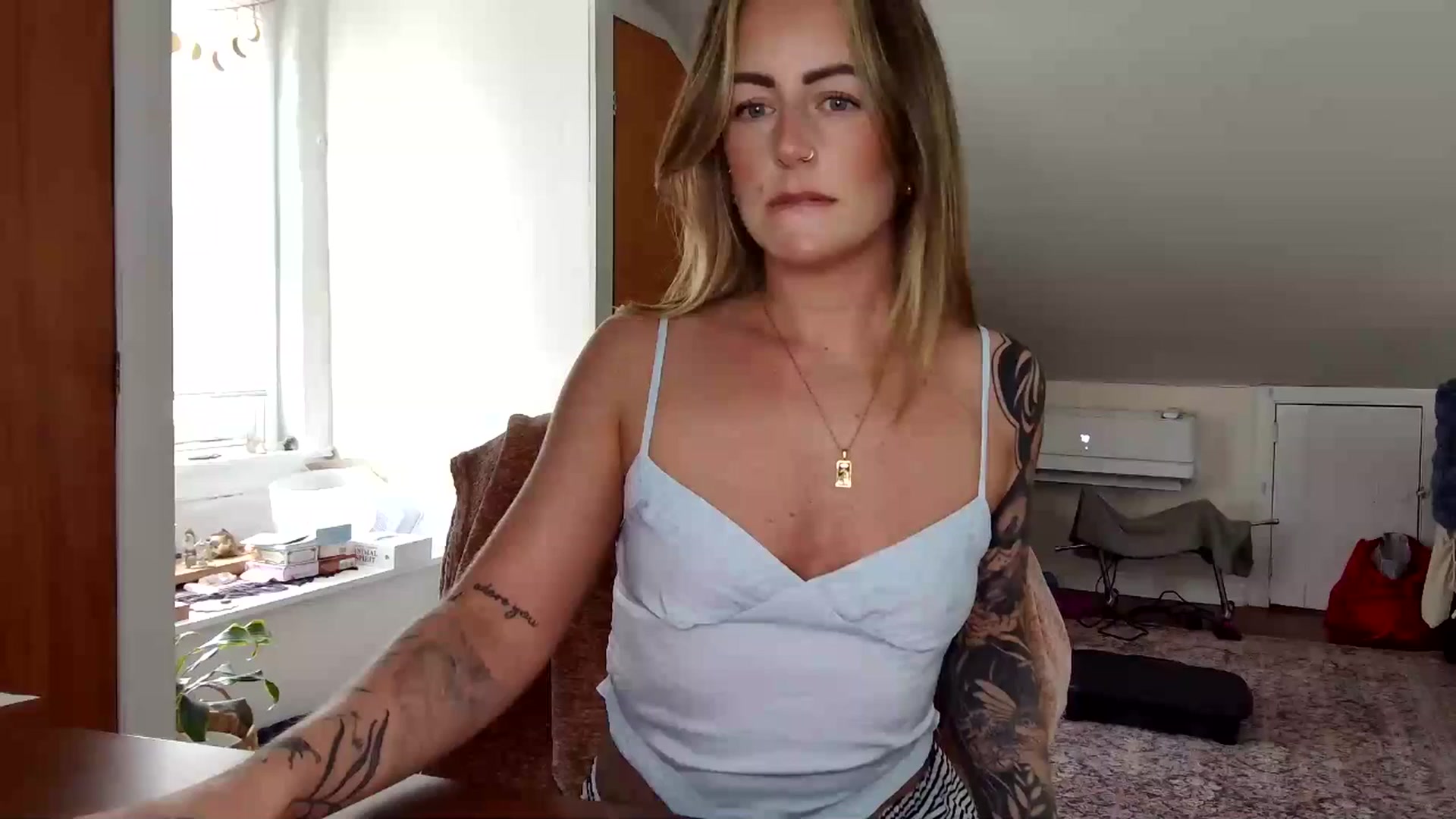 Lena_bee video thumbnail