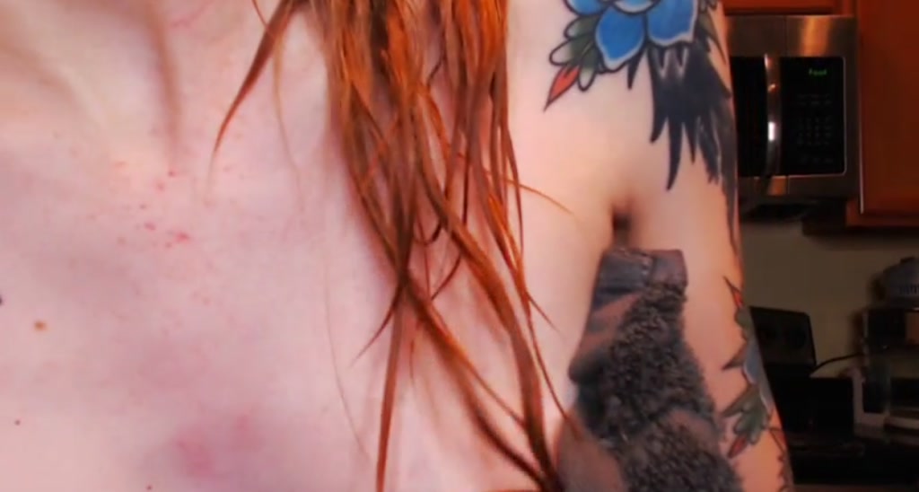 LaraLou video thumbnail