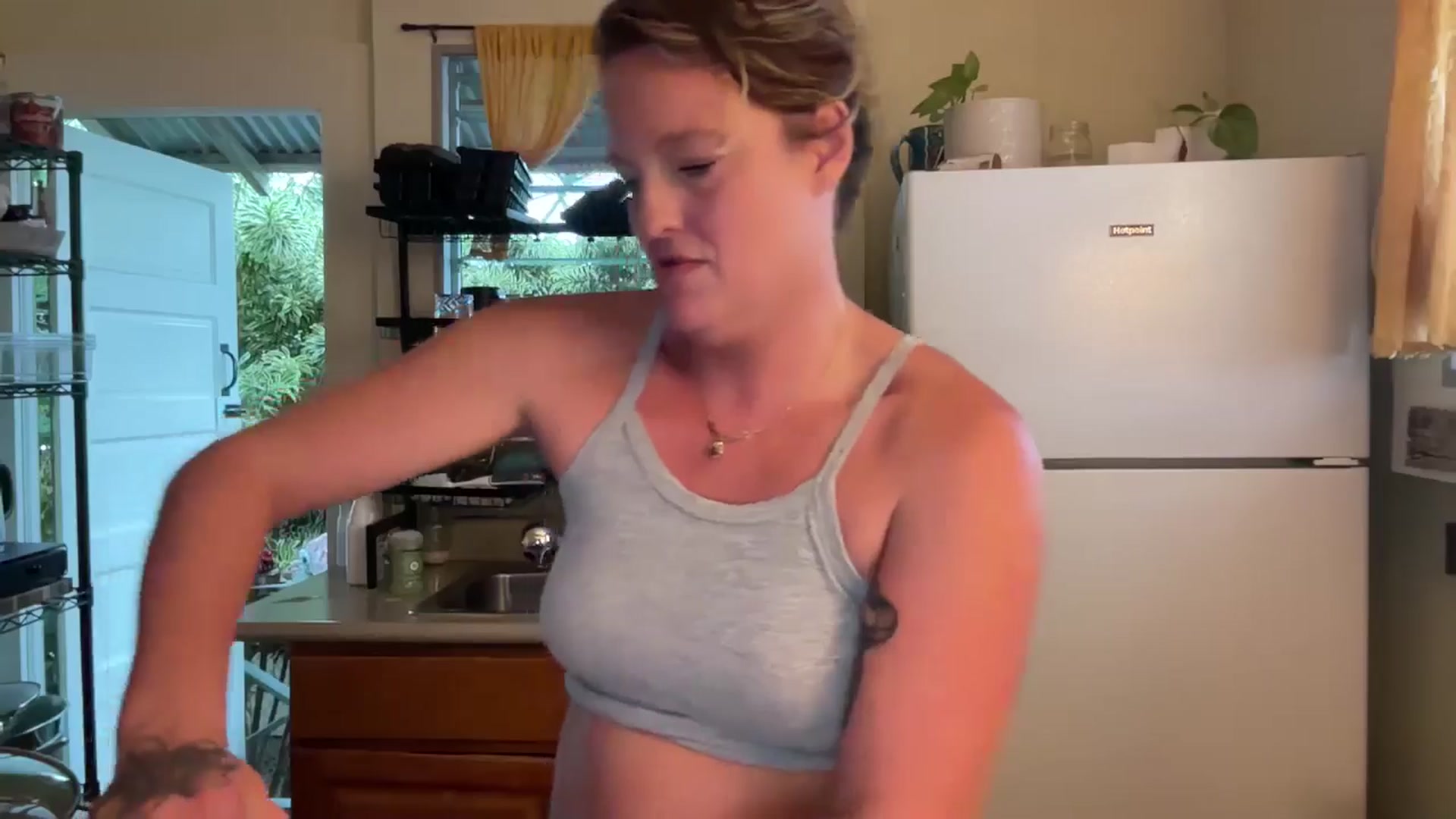 Ailia video thumbnail