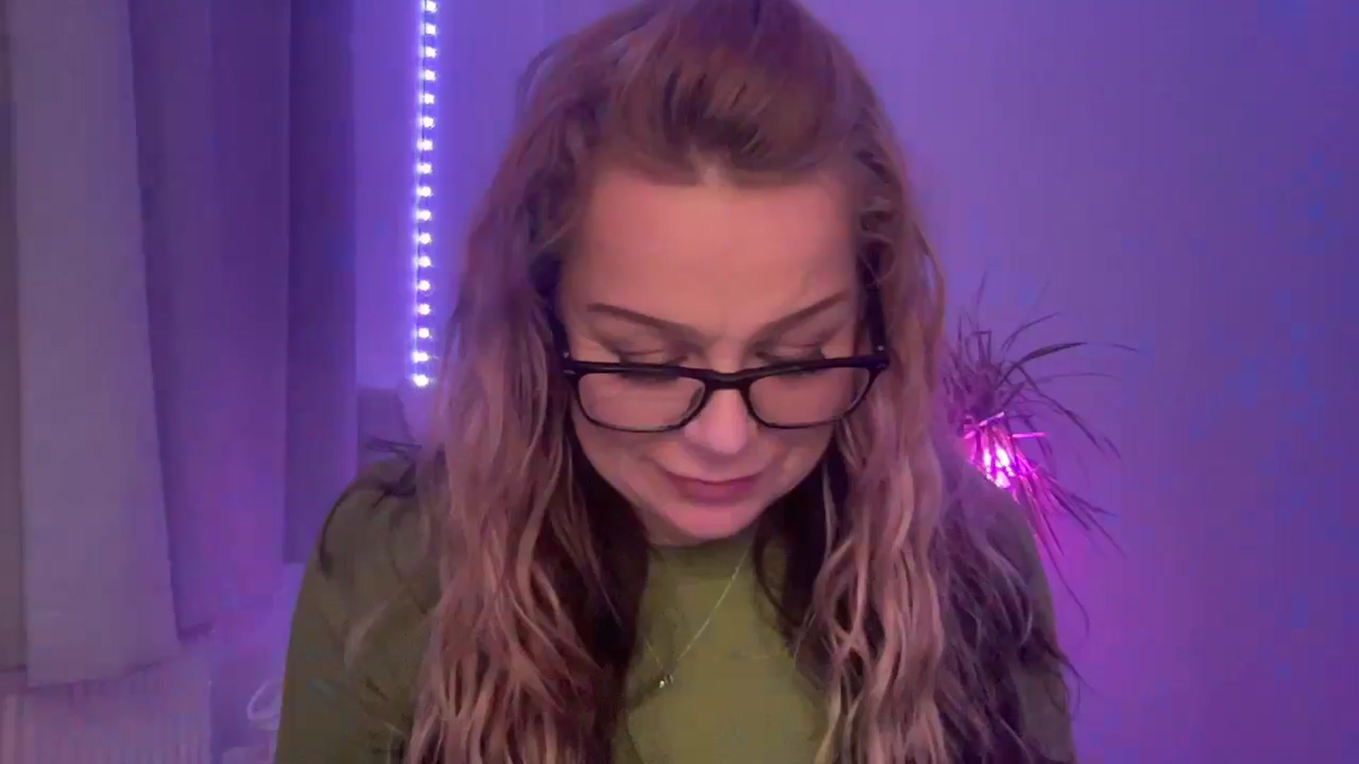 LarasDen video thumbnail