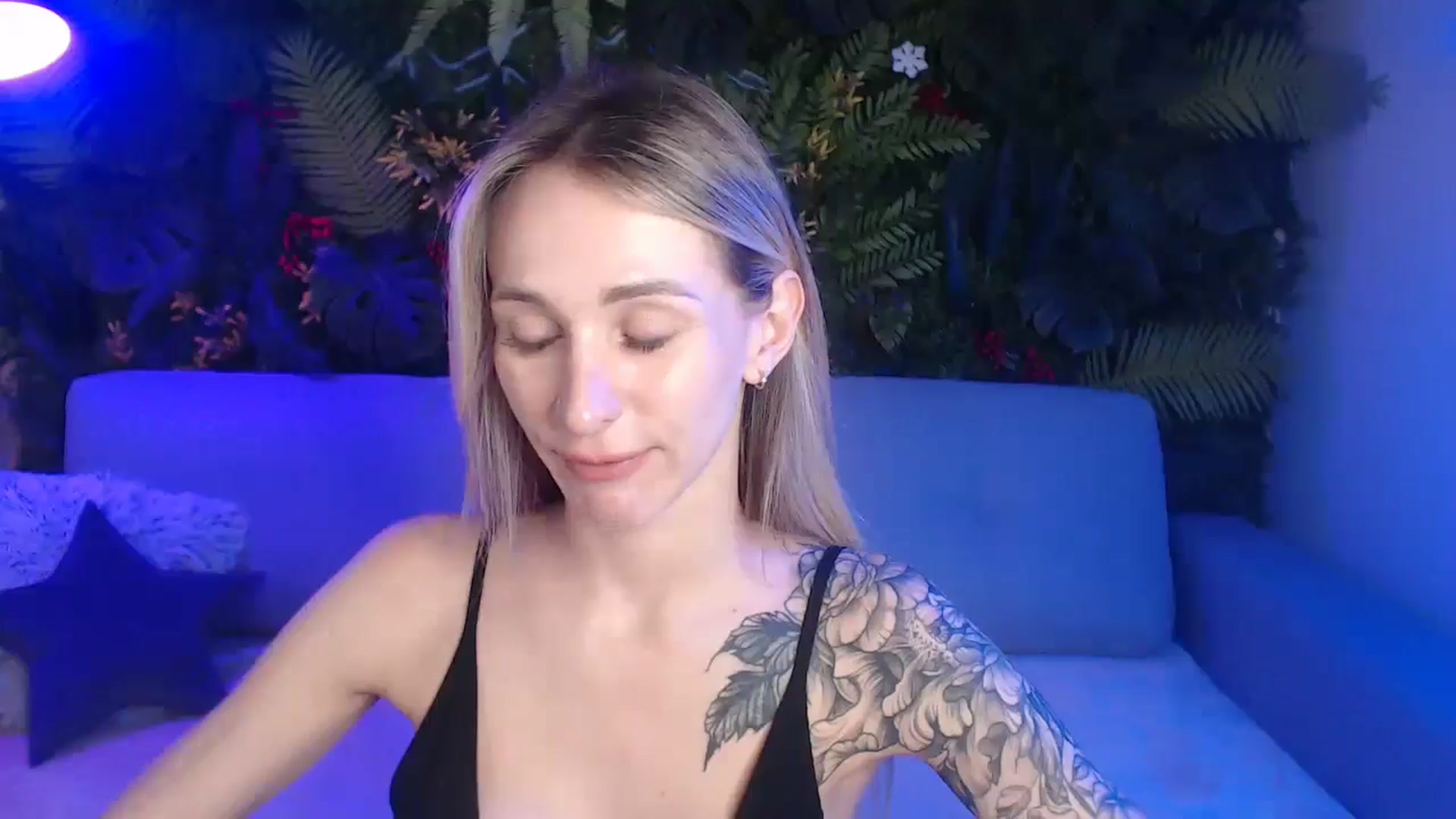 Horny_Blond video thumbnail