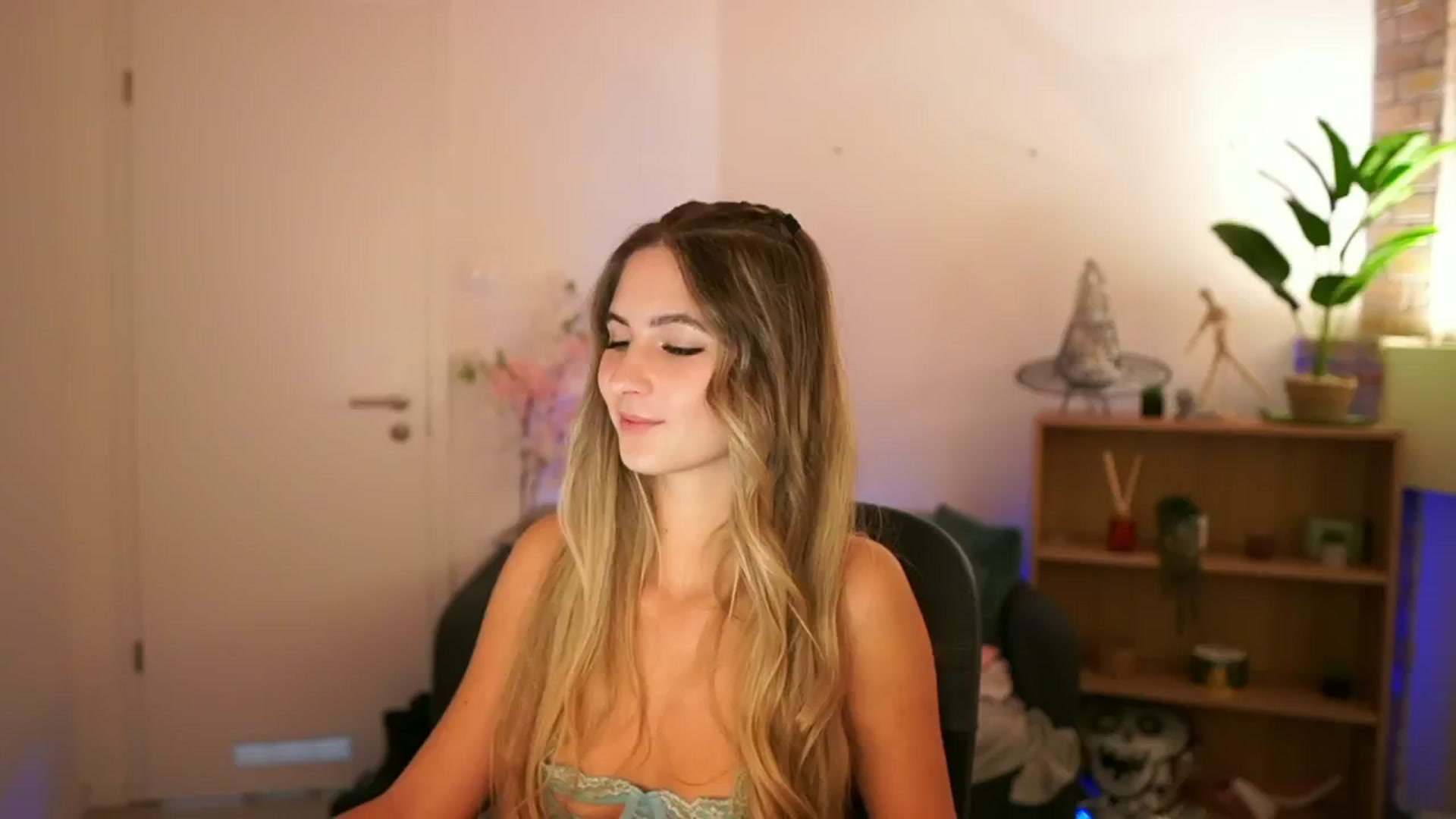 CuteGirl_18 video thumbnail