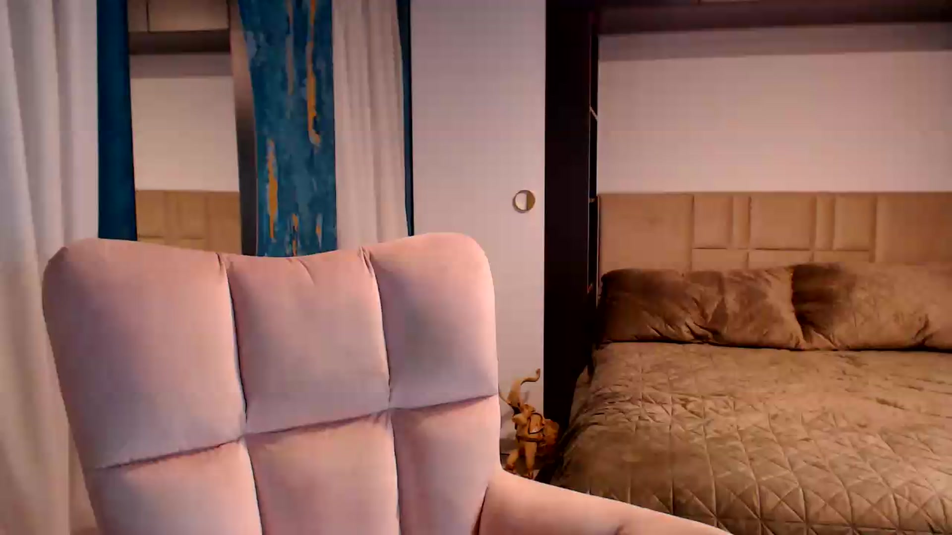 D_y_y video thumbnail
