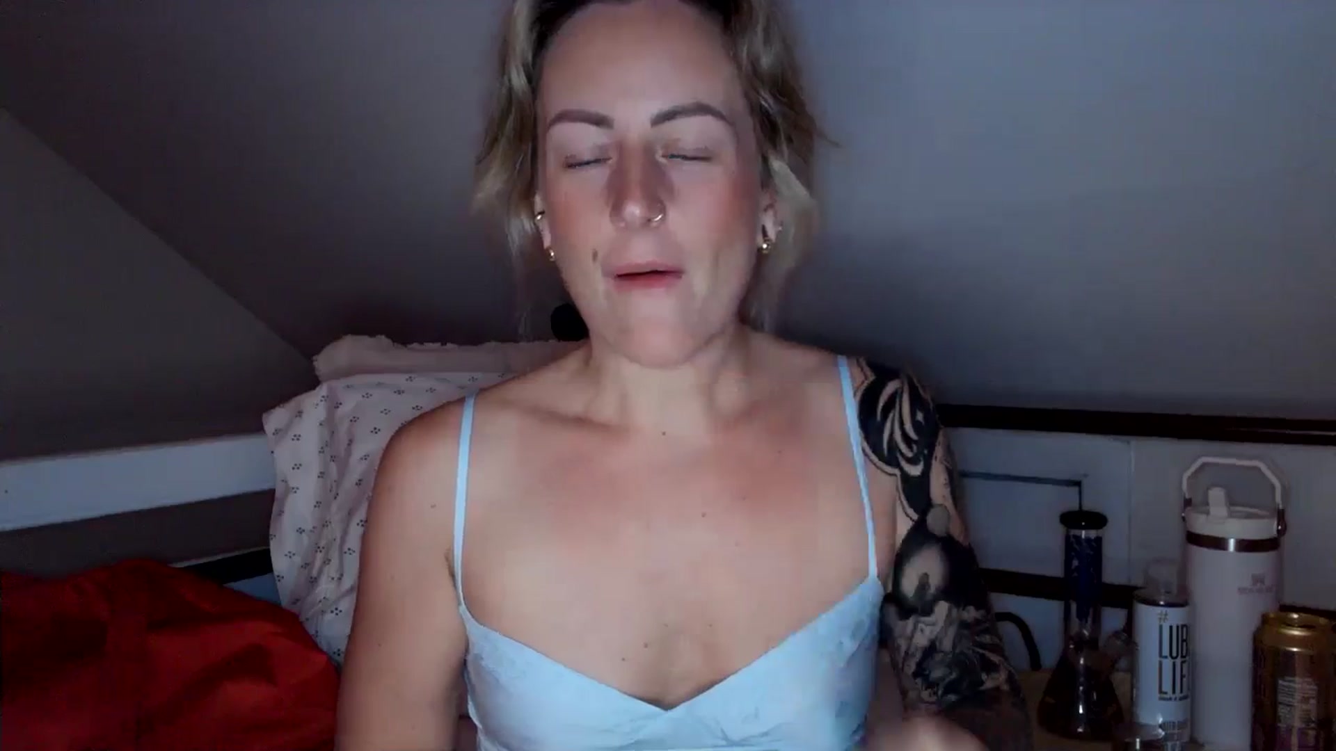 Lena_bee video thumbnail