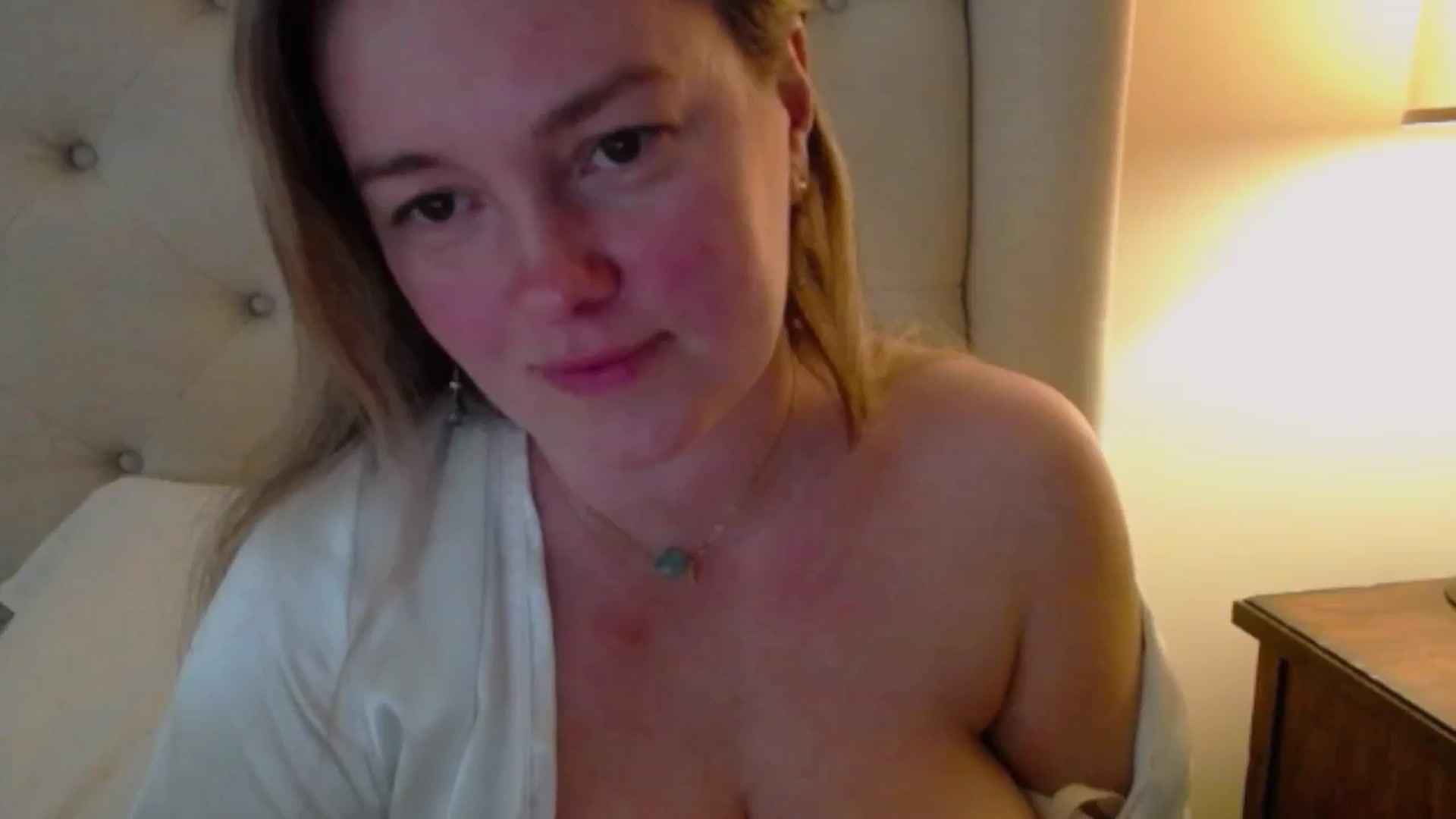 J0llye video thumbnail