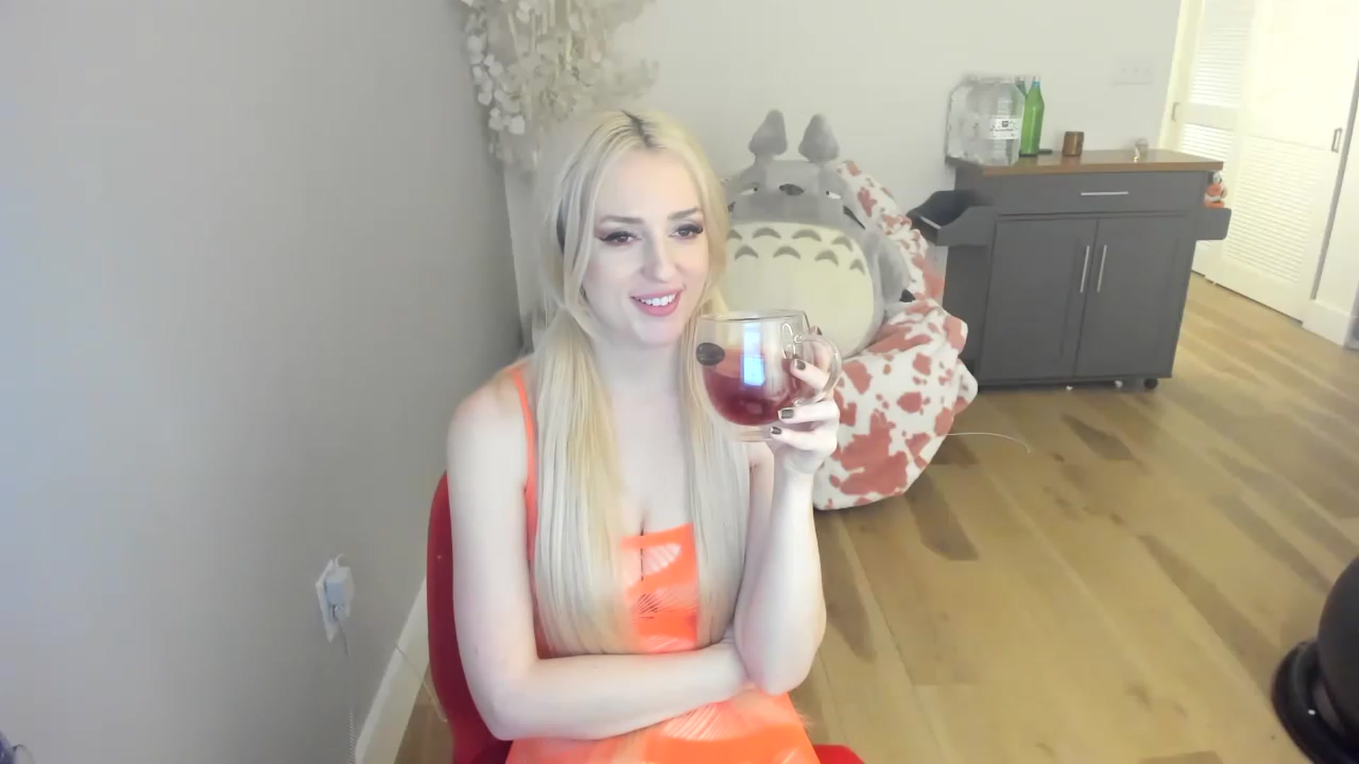 DommeMilk video thumbnail