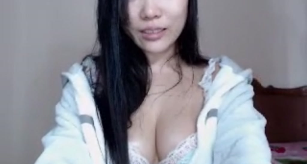 LeenaQ video thumbnail