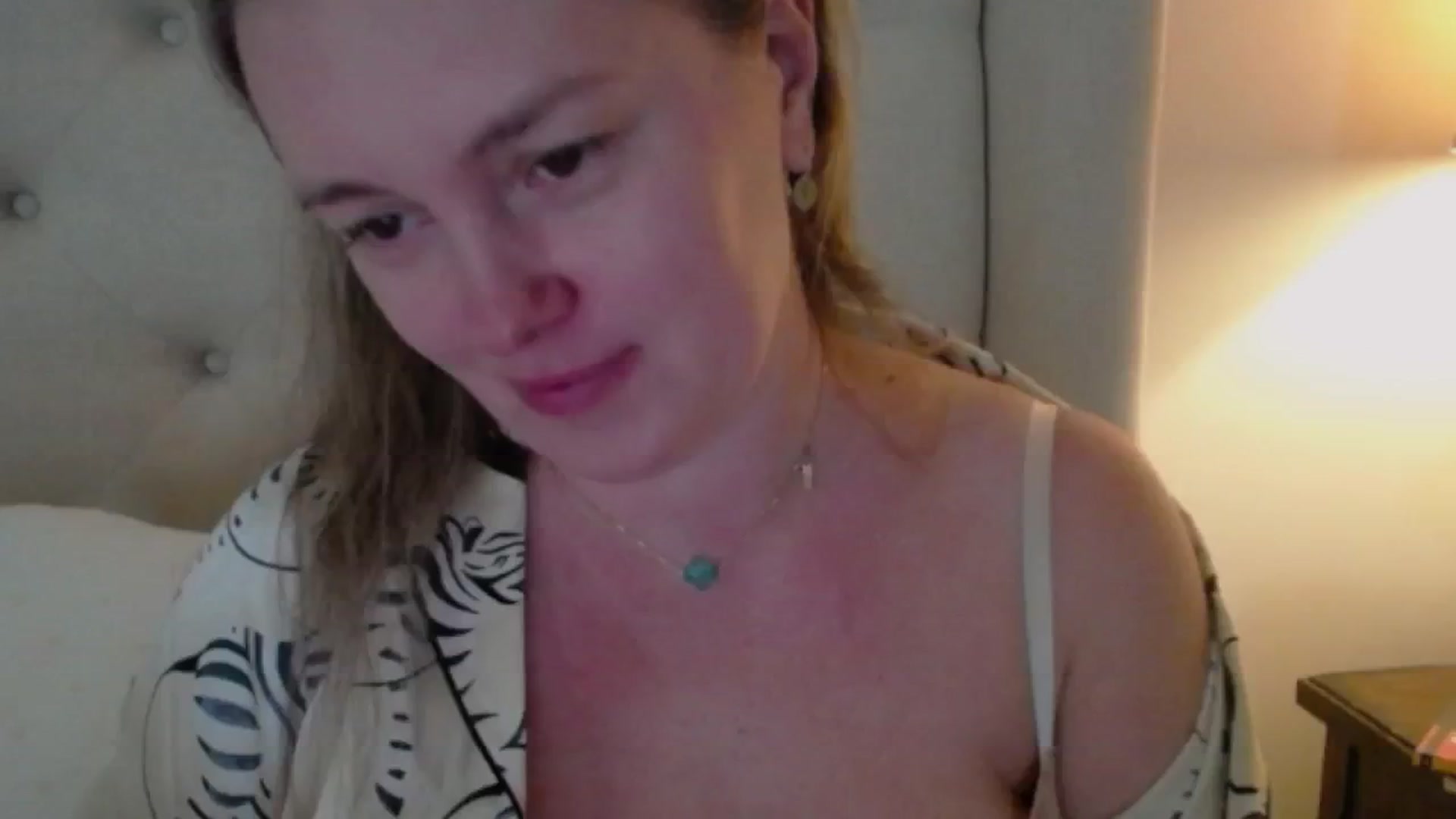 J0llye video thumbnail