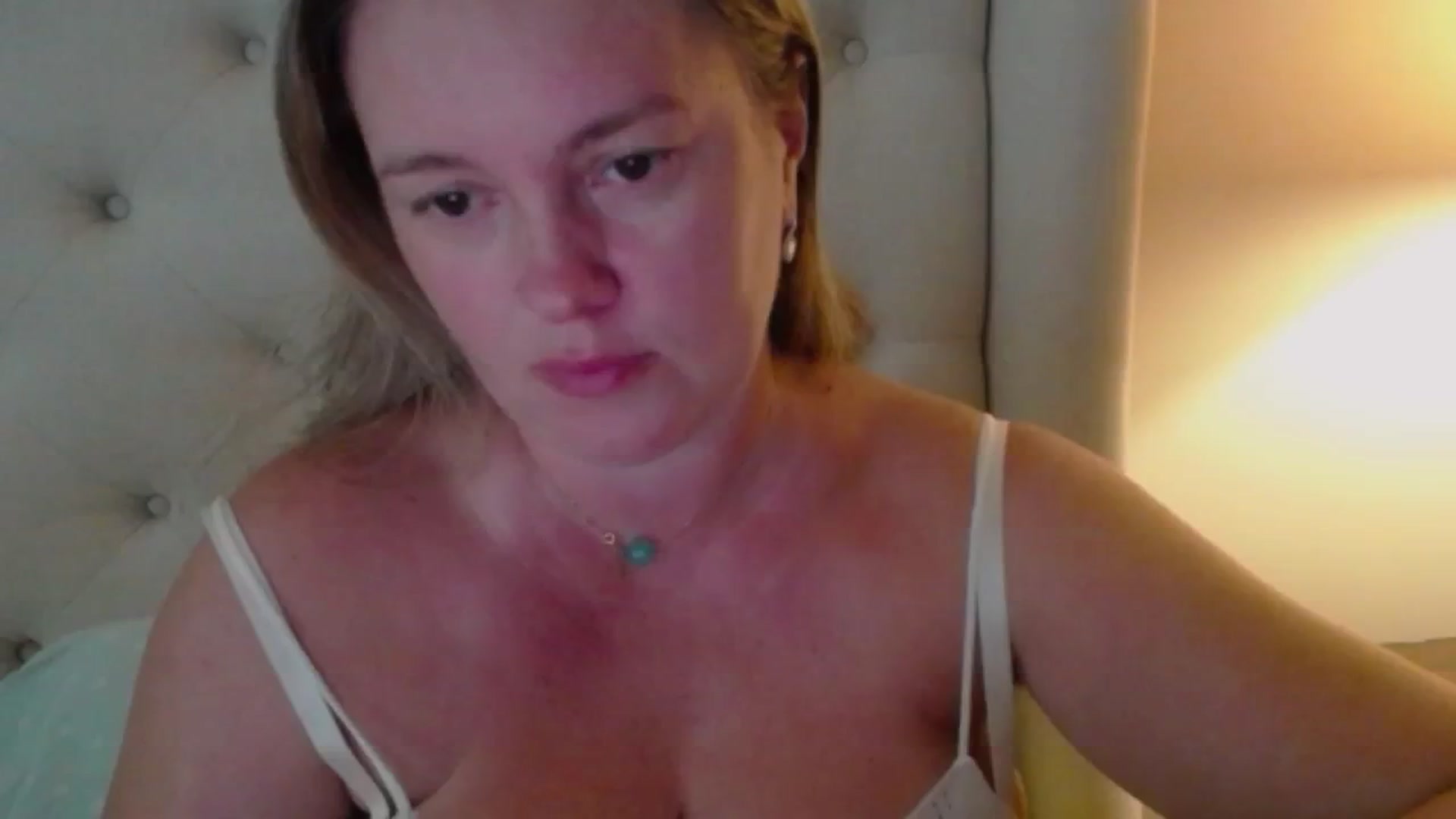 J0llye video thumbnail