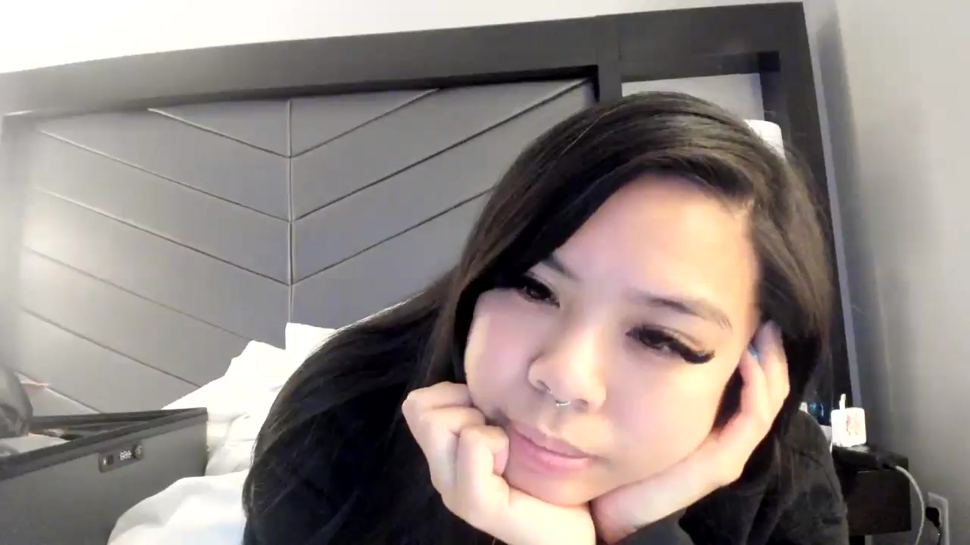 dolllface video thumbnail