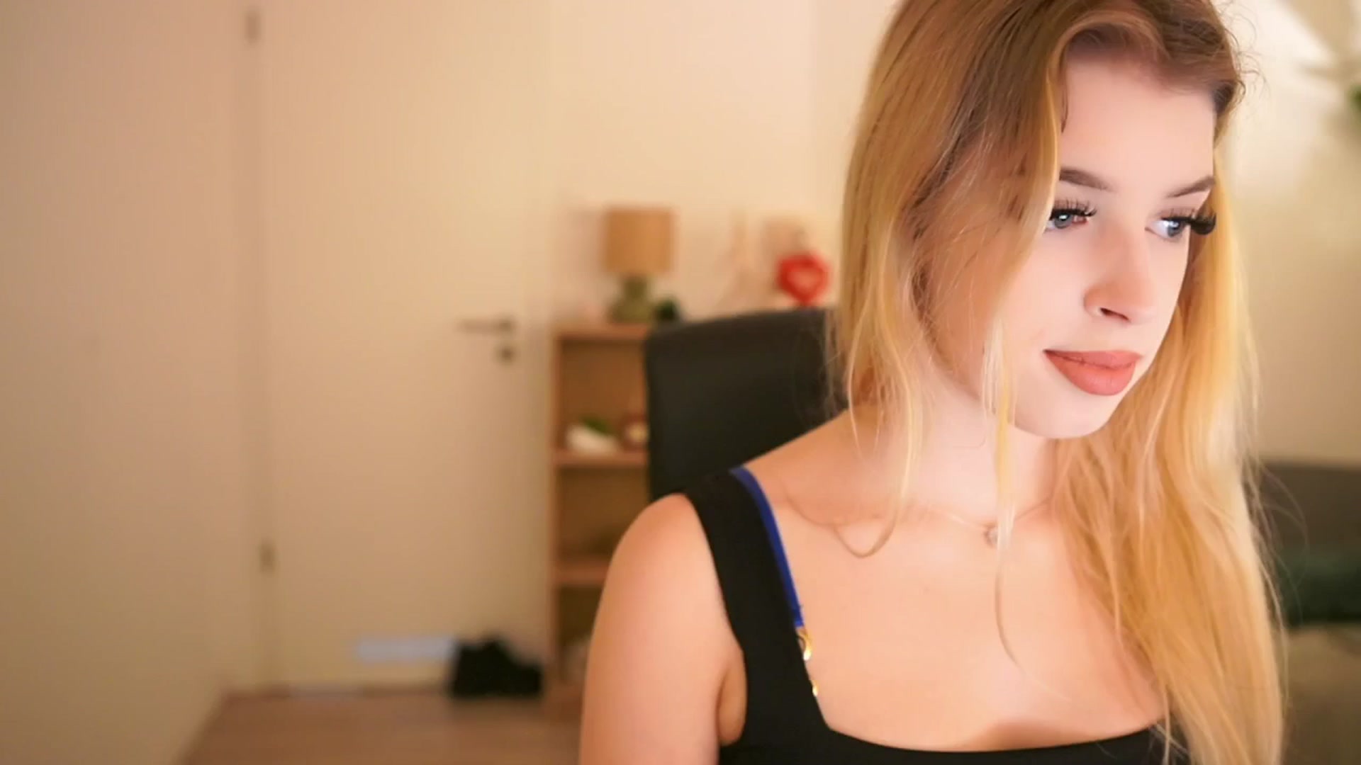 Peachyliana video thumbnail