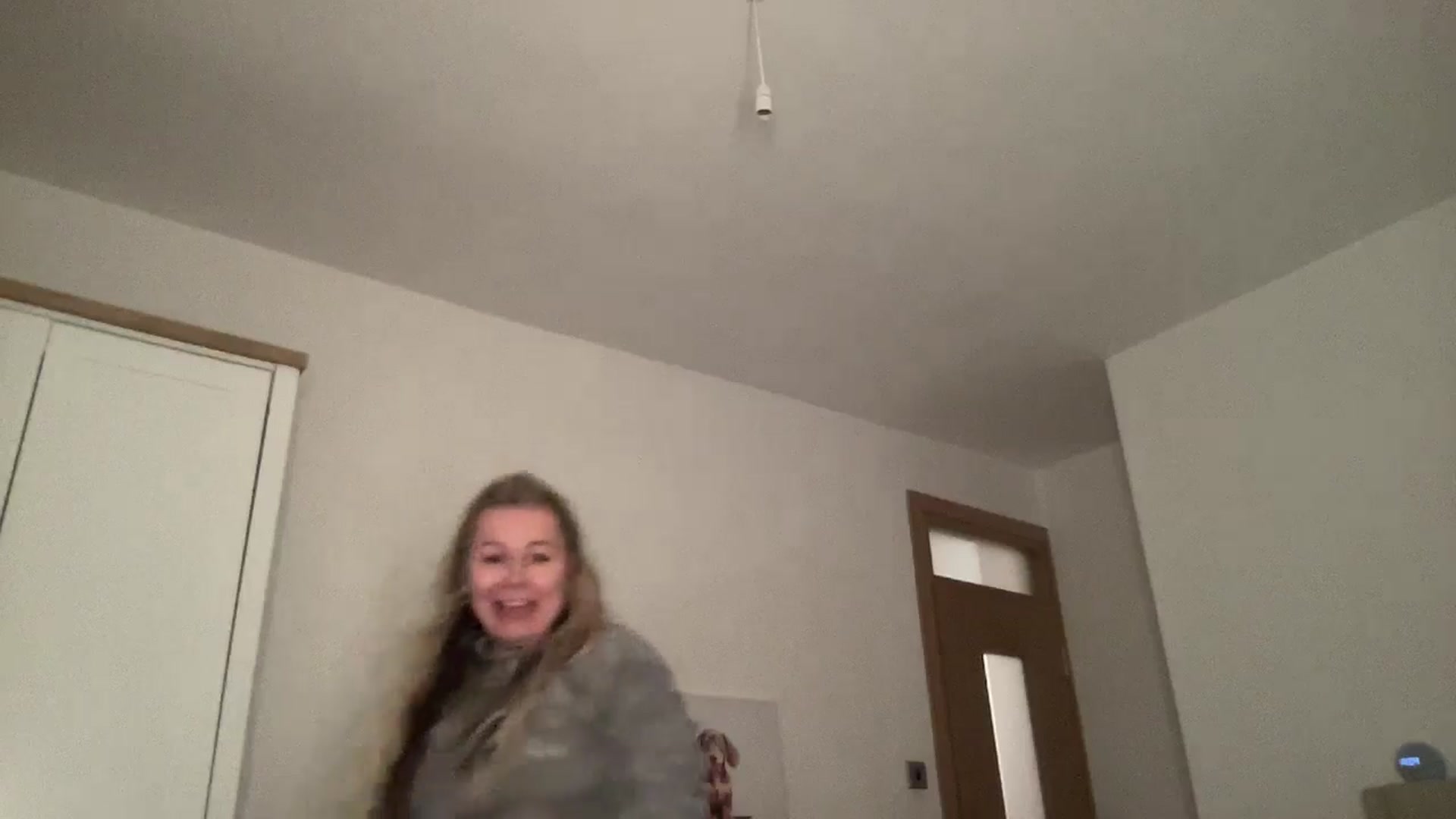 LarasDen video thumbnail