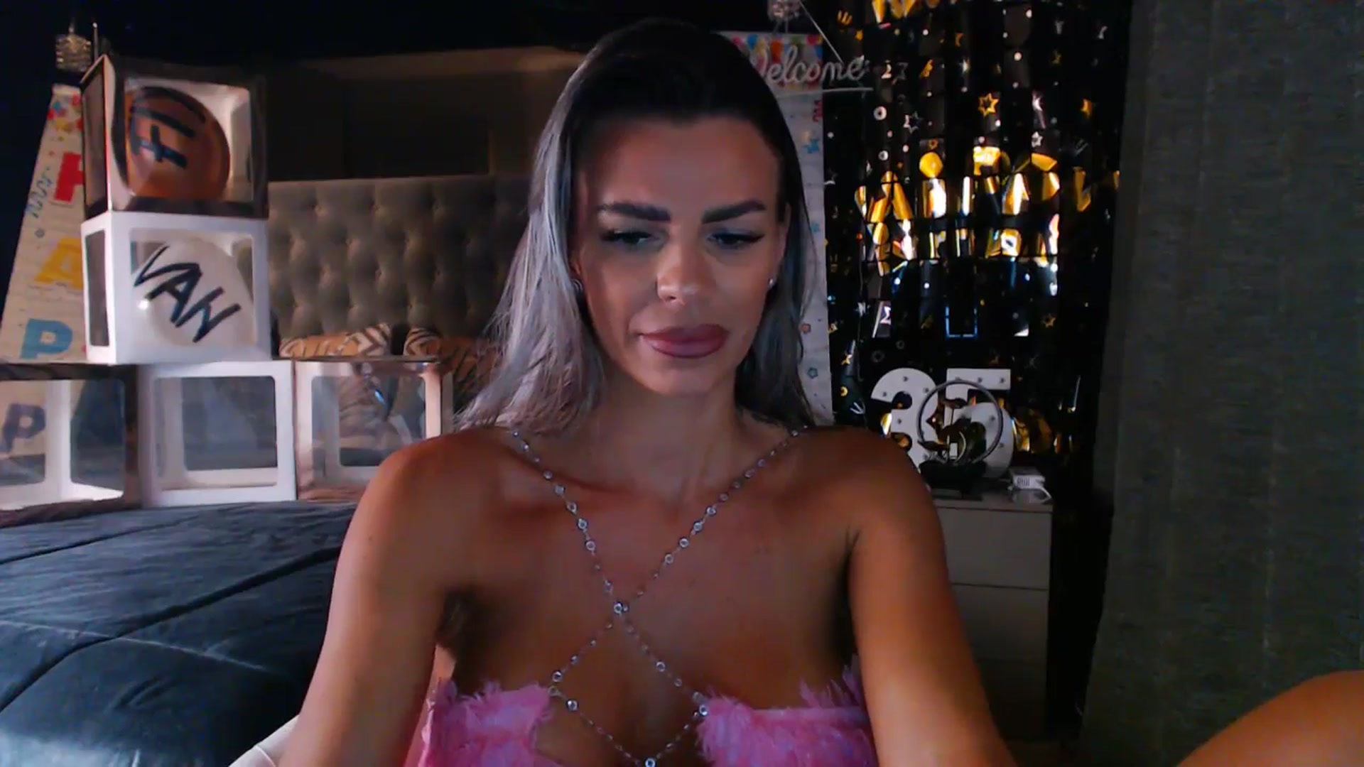 D_y_y video thumbnail