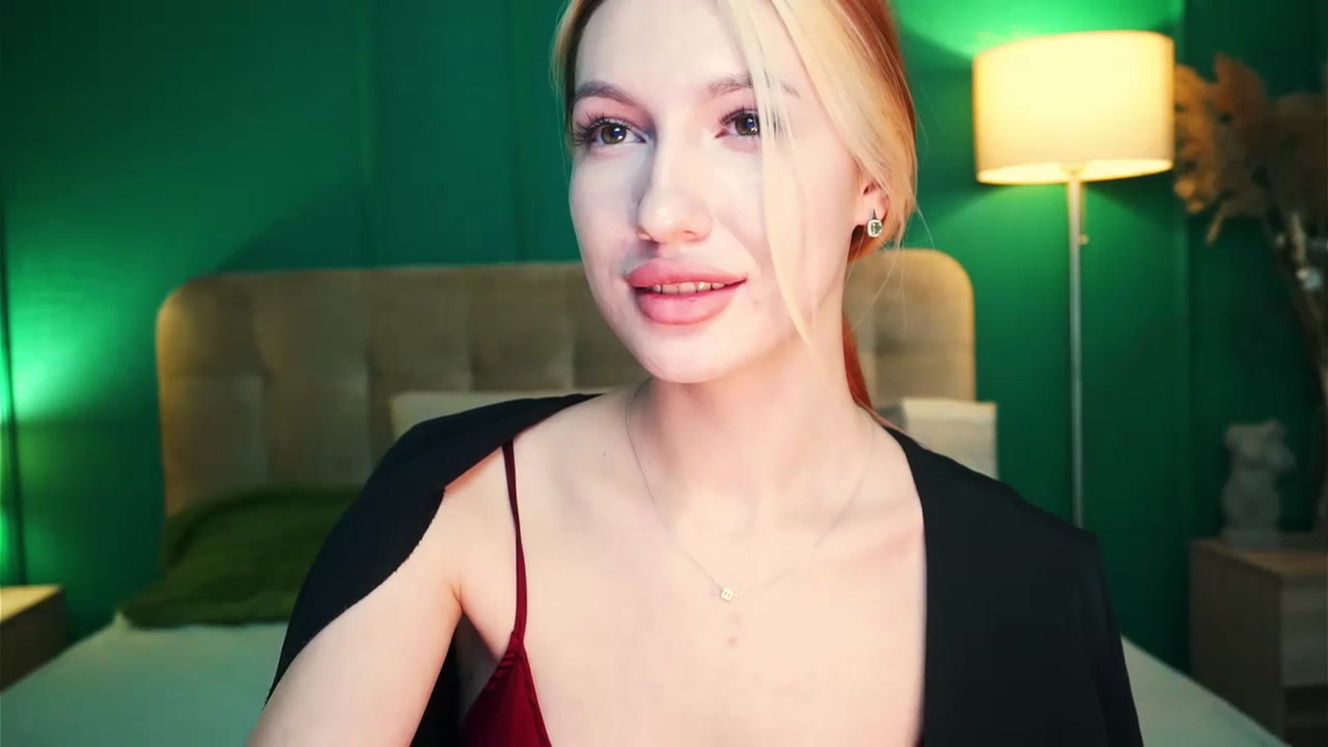 LovelyGin video thumbnail