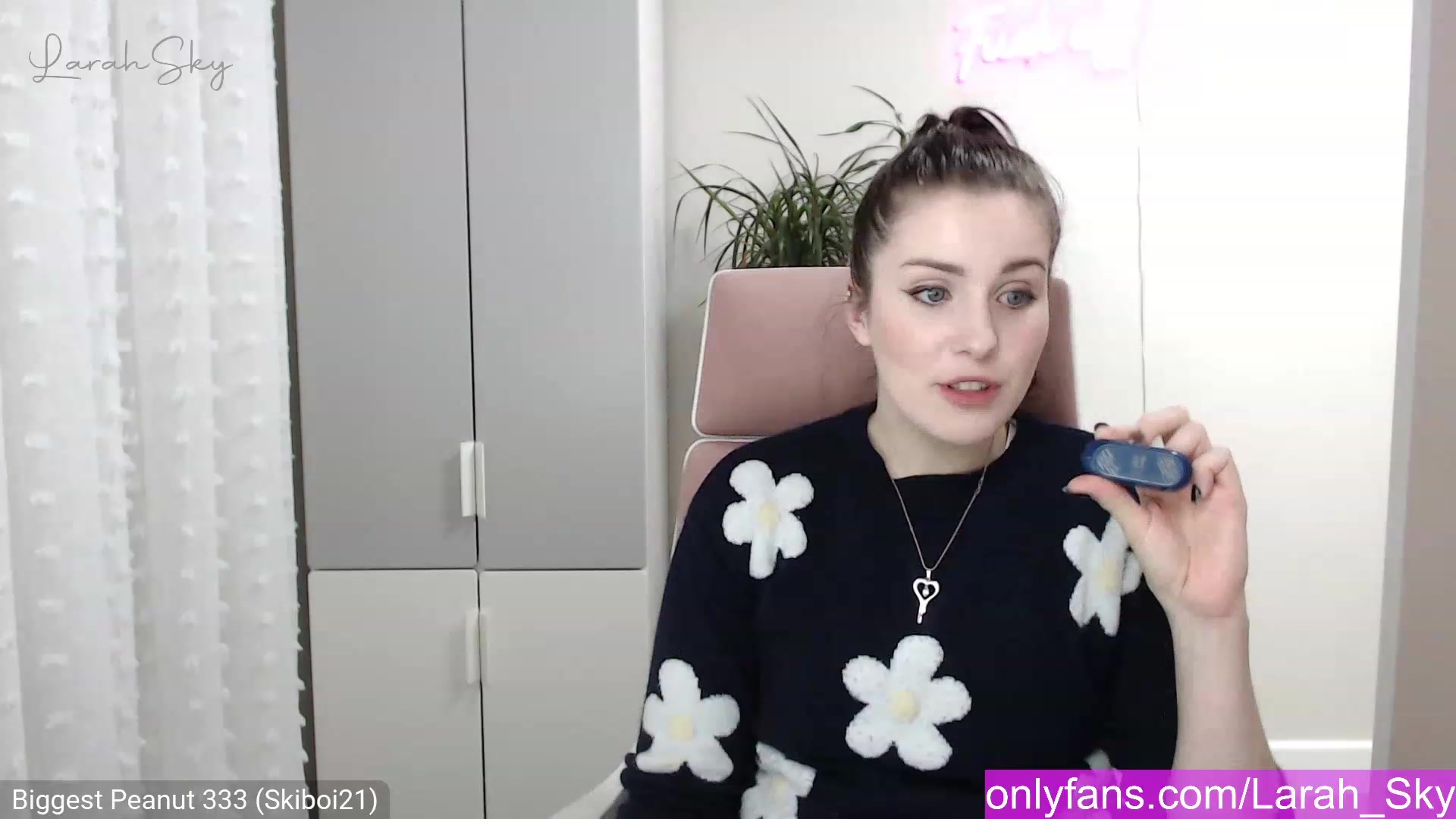 Larah_Sky video thumbnail
