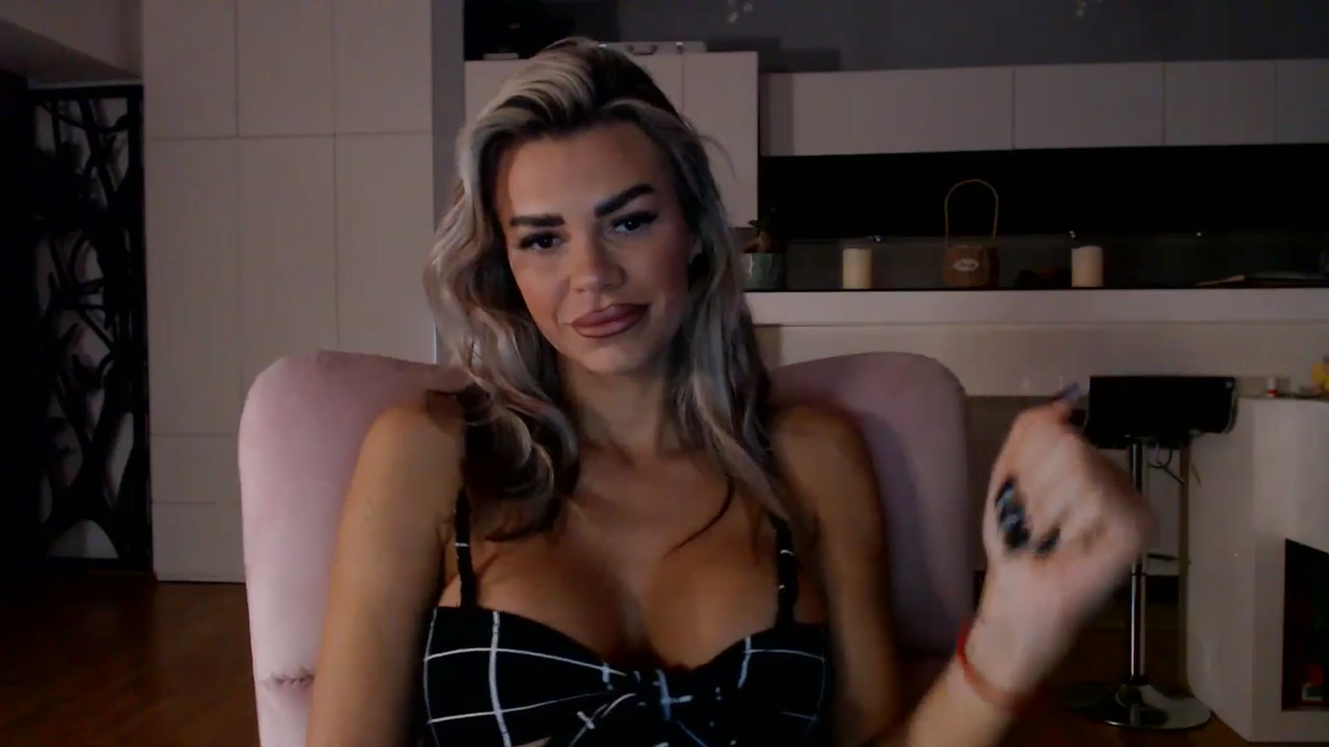 D_y_y video thumbnail