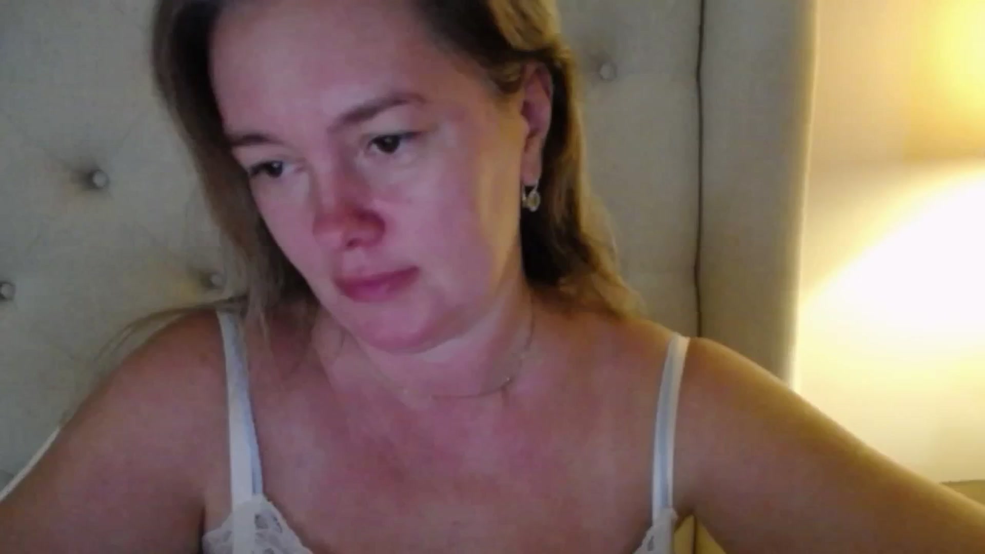 J0llye video thumbnail
