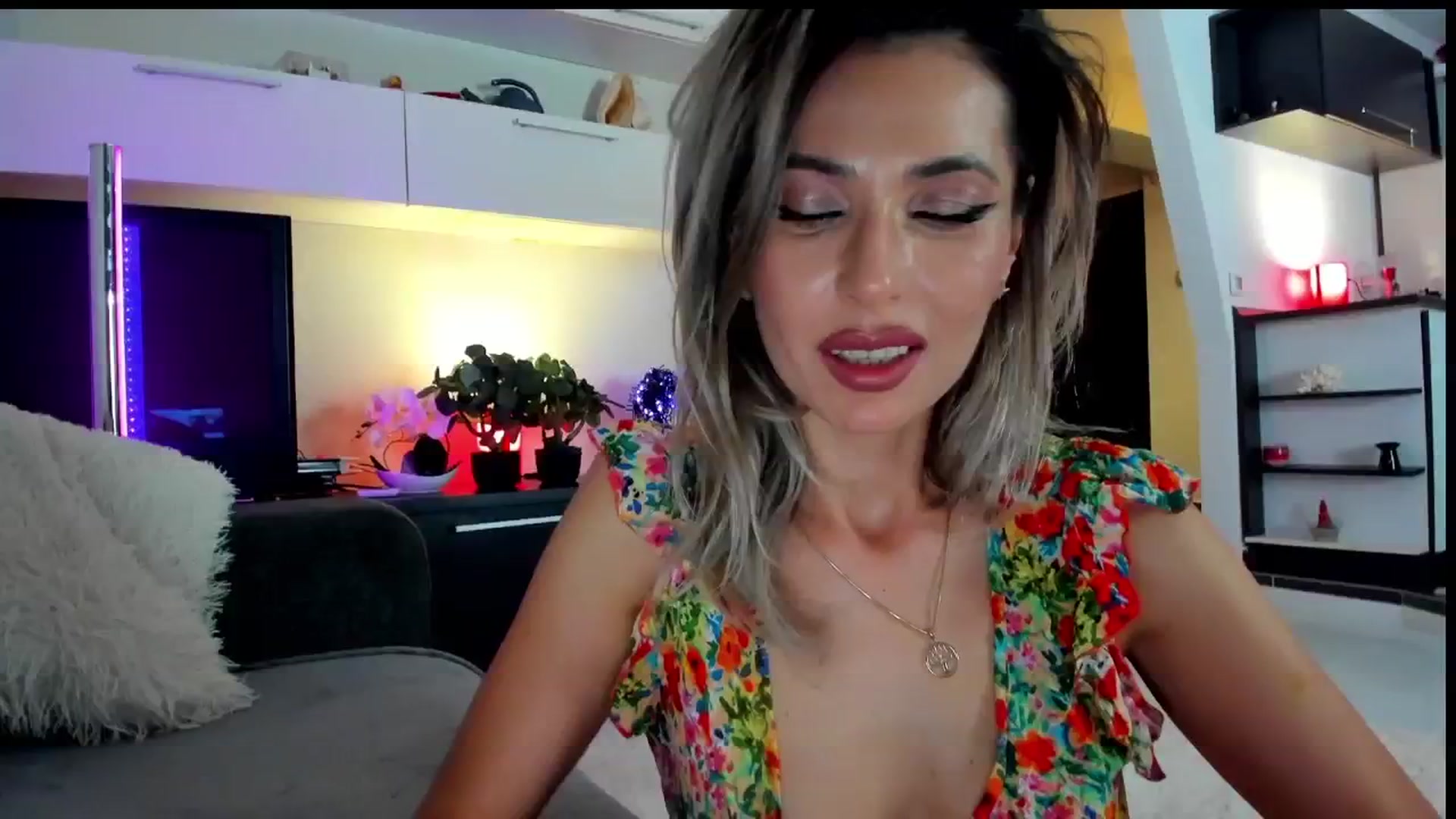 SmileyTinaa video thumbnail