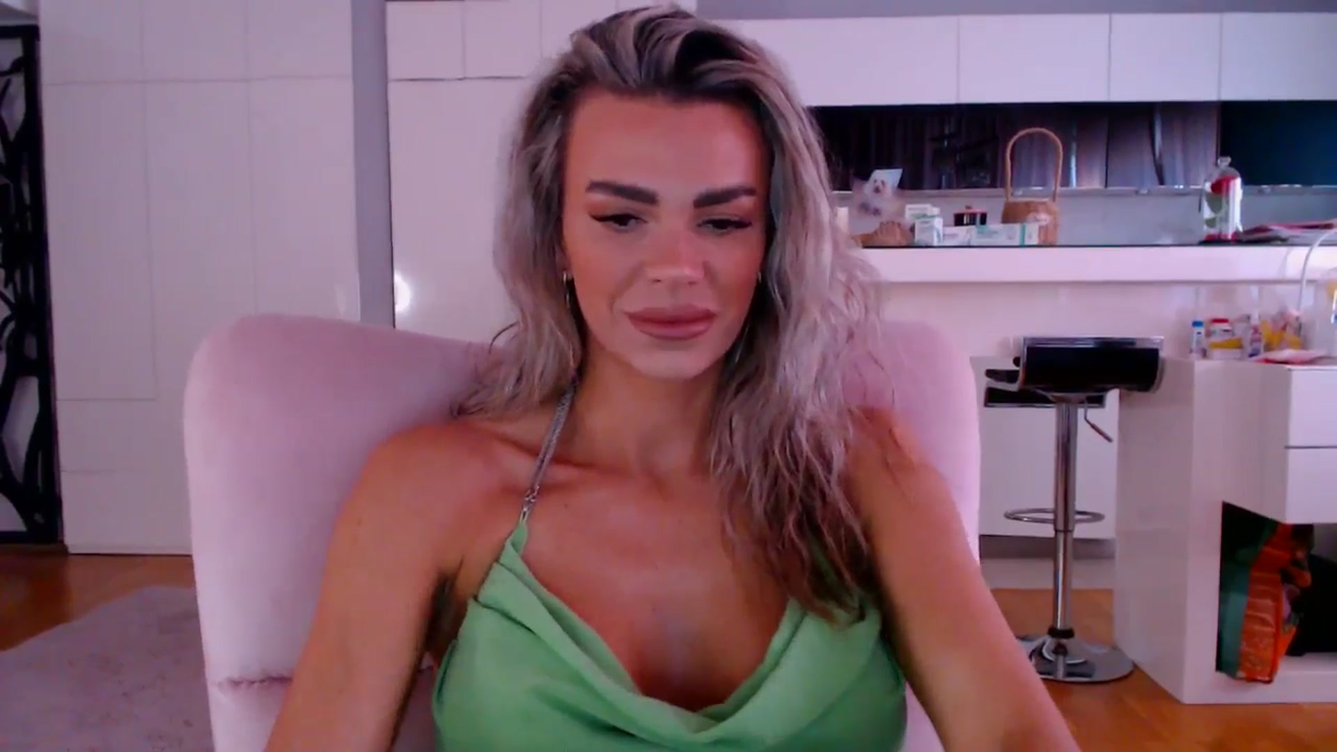 D_y_y video thumbnail