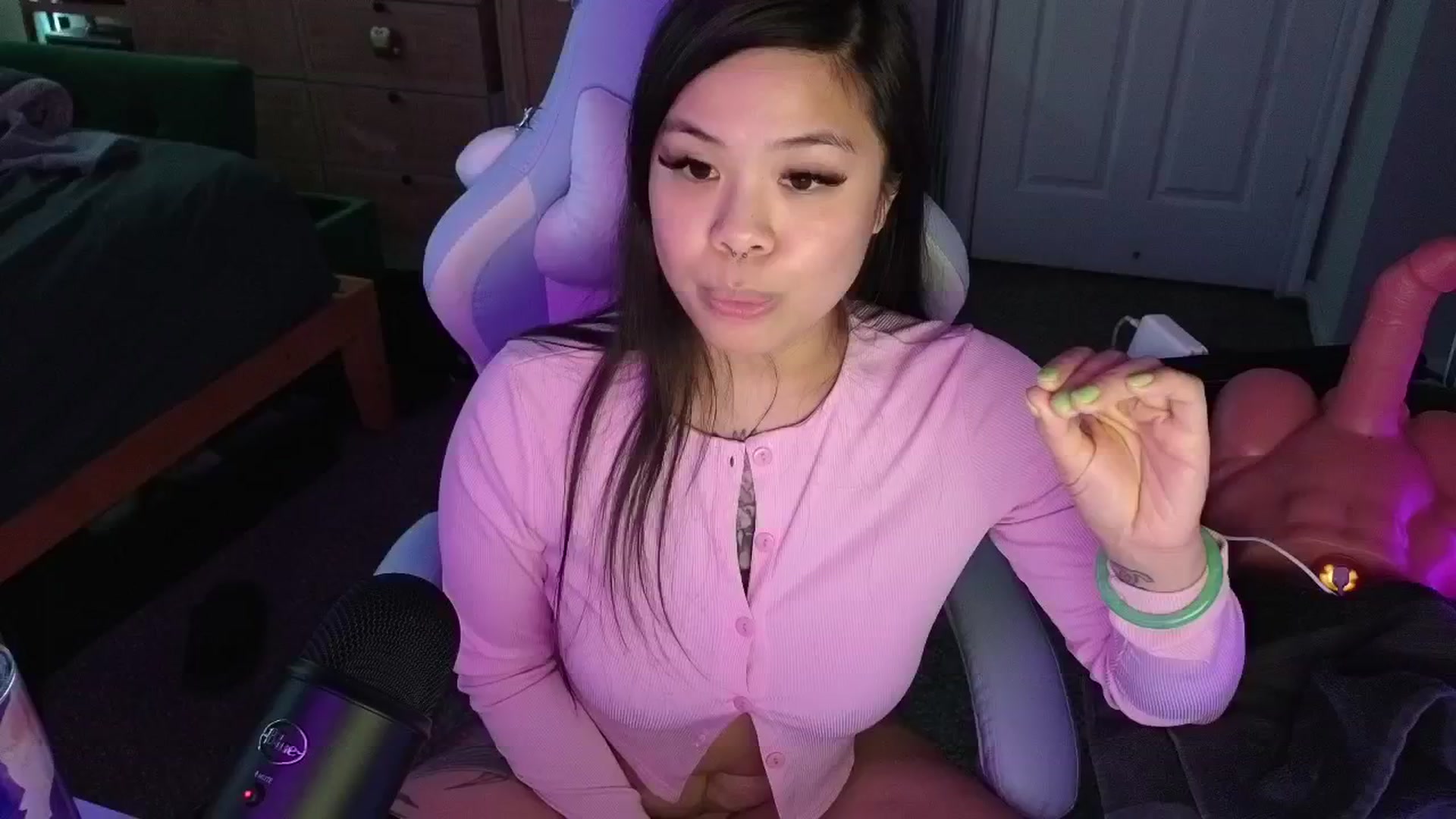 dolllface video thumbnail