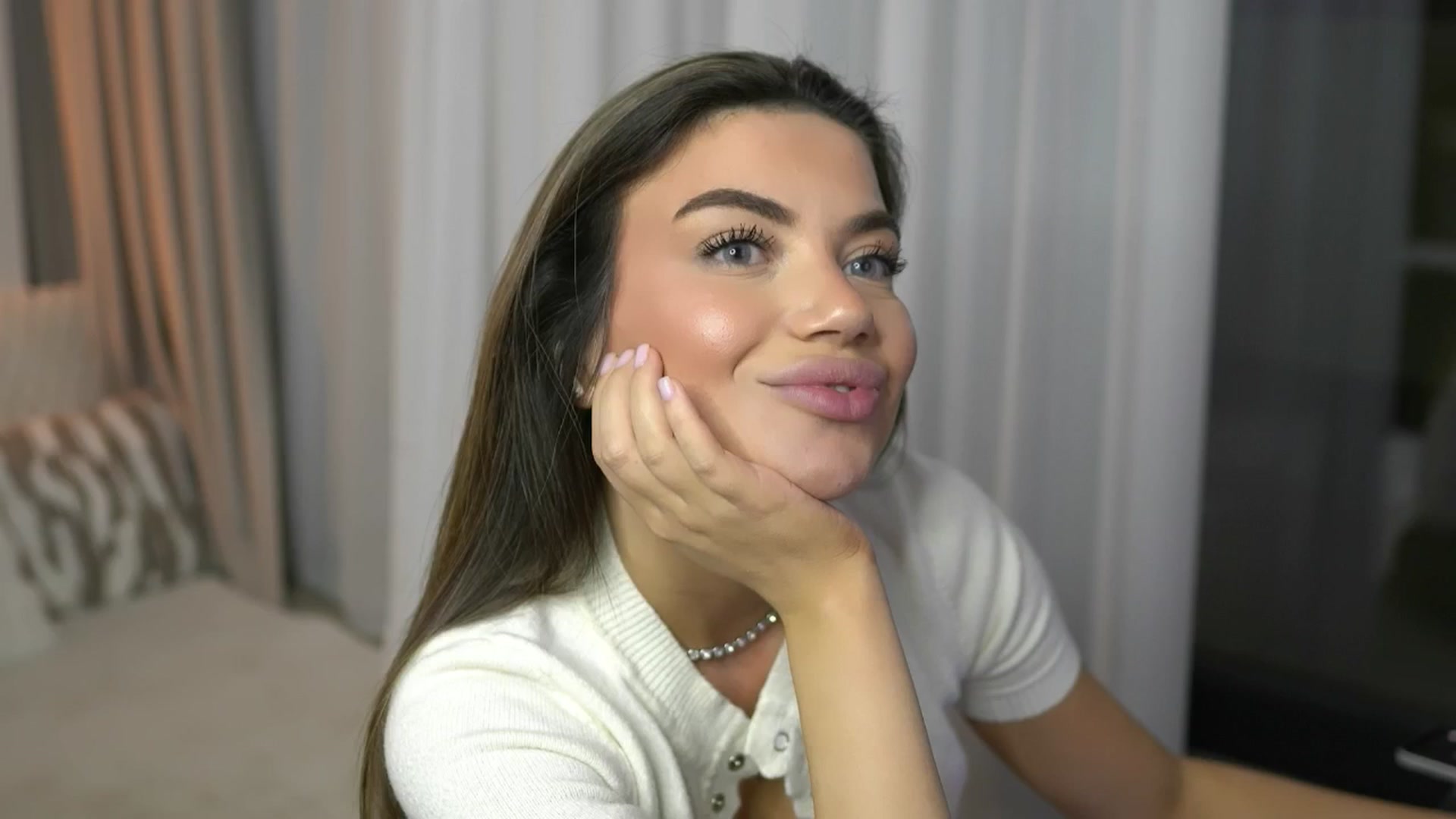 EsmeLuv video thumbnail