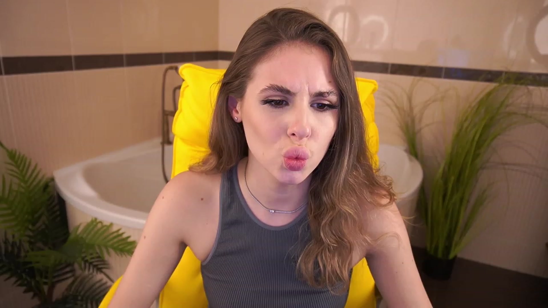 MissGadriela video thumbnail