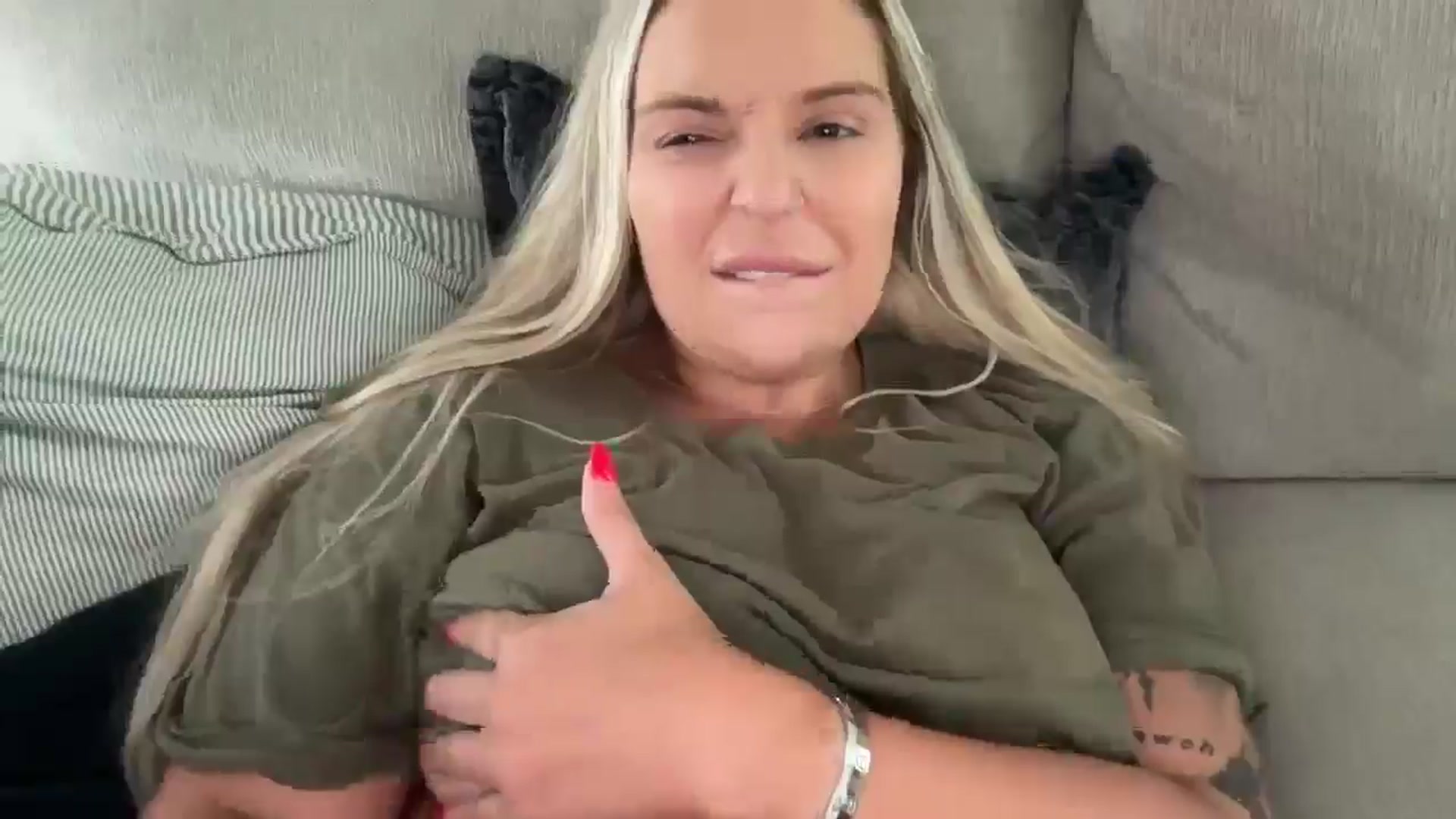 KissMyTitsPls video thumbnail