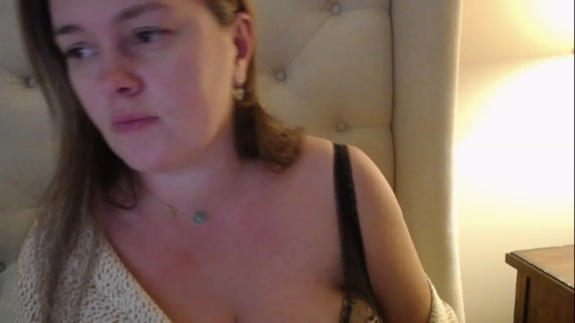 J0llye video thumbnail