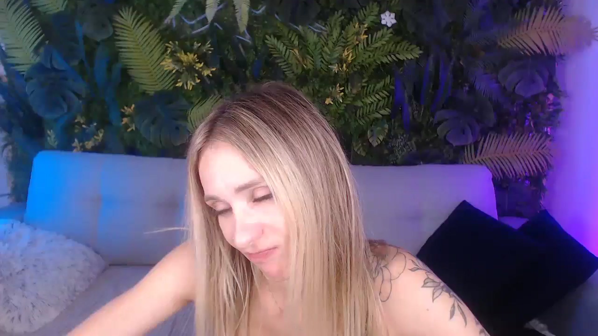 Horny_Blond video thumbnail