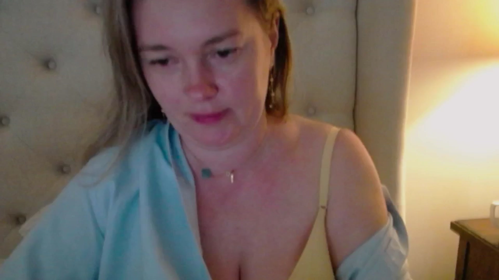 J0llye video thumbnail