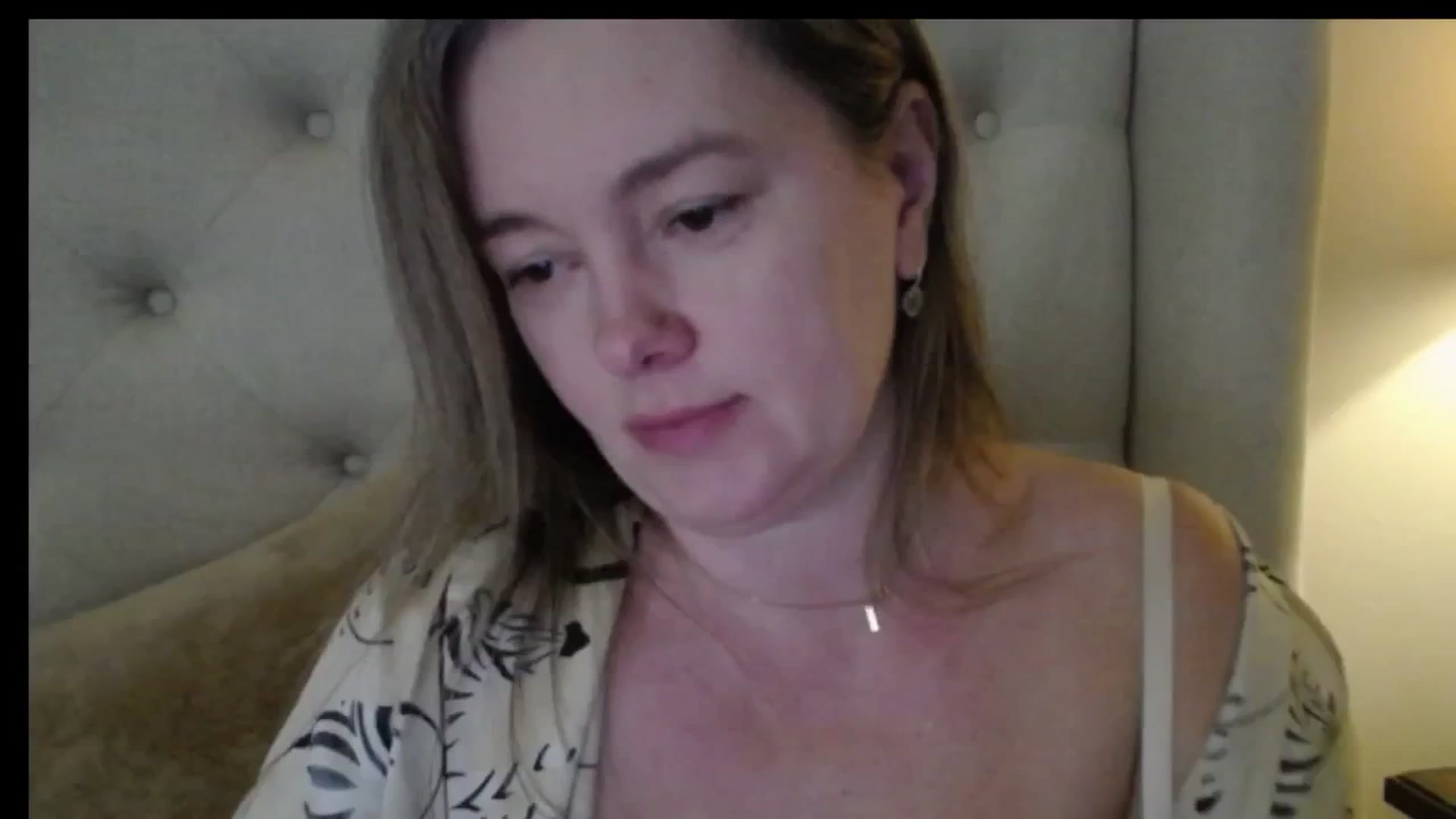 J0llye video thumbnail