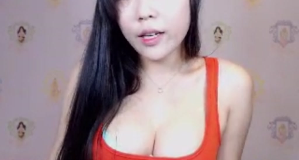 LeenaQ video thumbnail