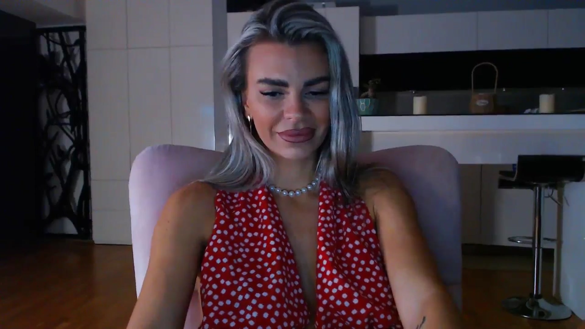D_y_y video thumbnail