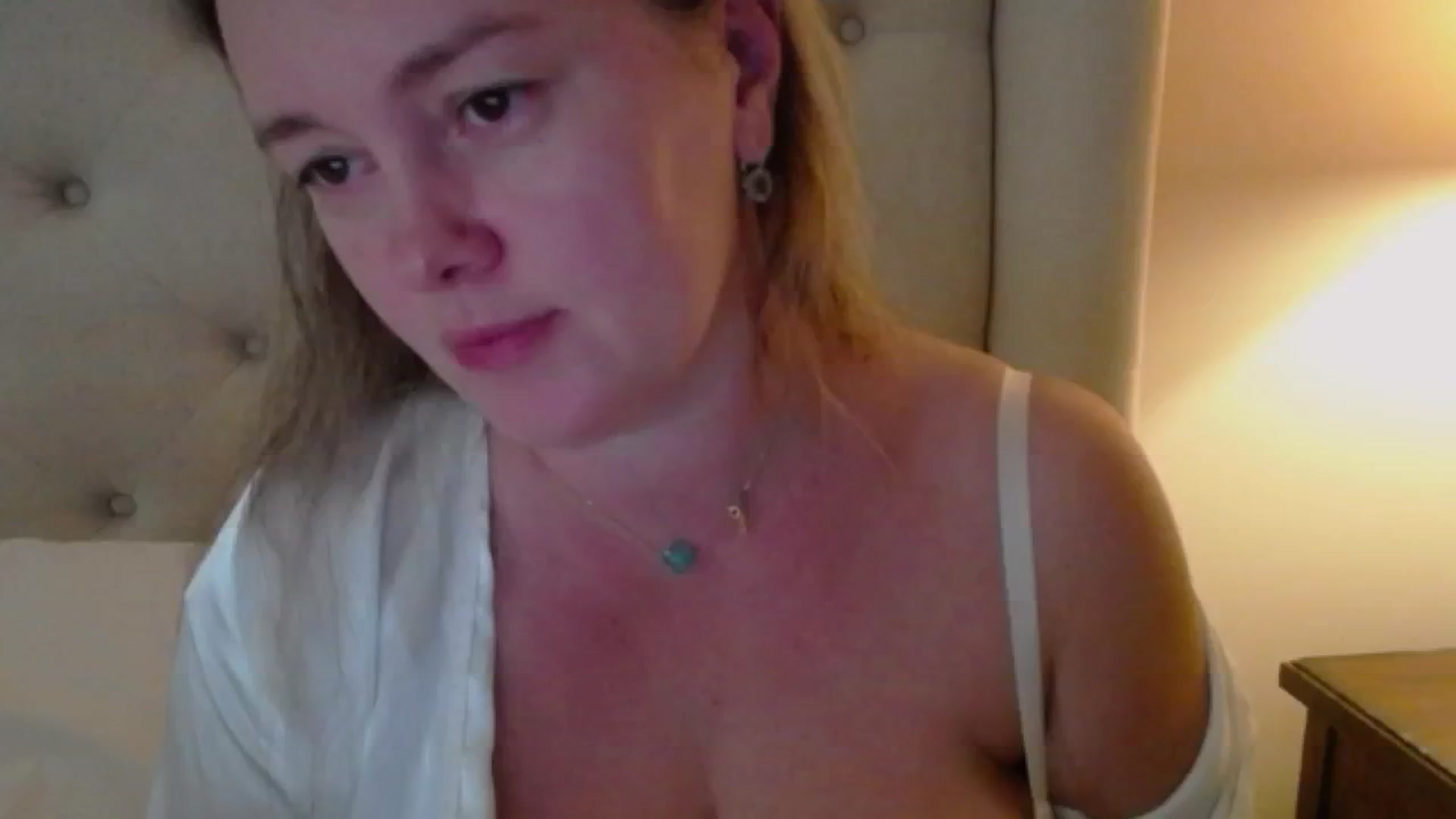 J0llye video thumbnail